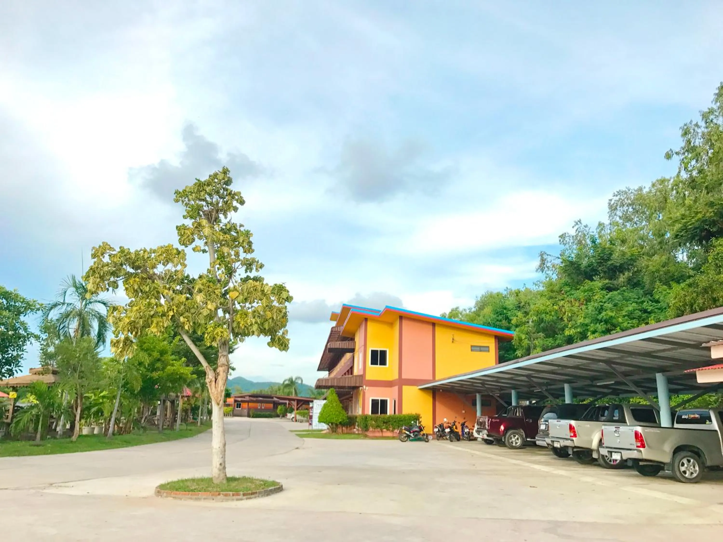 On site in Khwanruen Fishing Resort