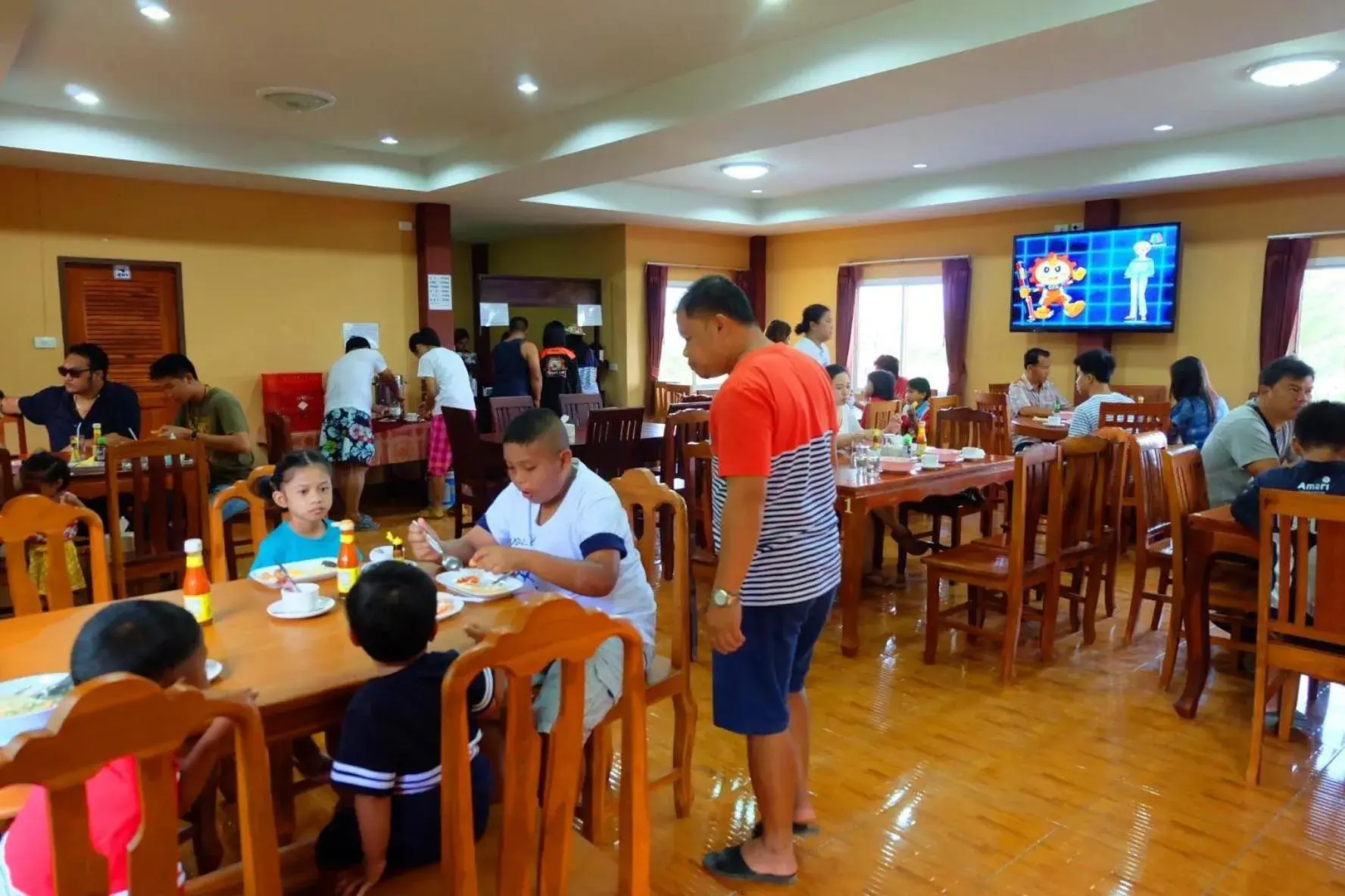 Restaurant/places to eat in Khwanruen Fishing Resort Restaurant/places to eat in Khwanruen Fishing Resort