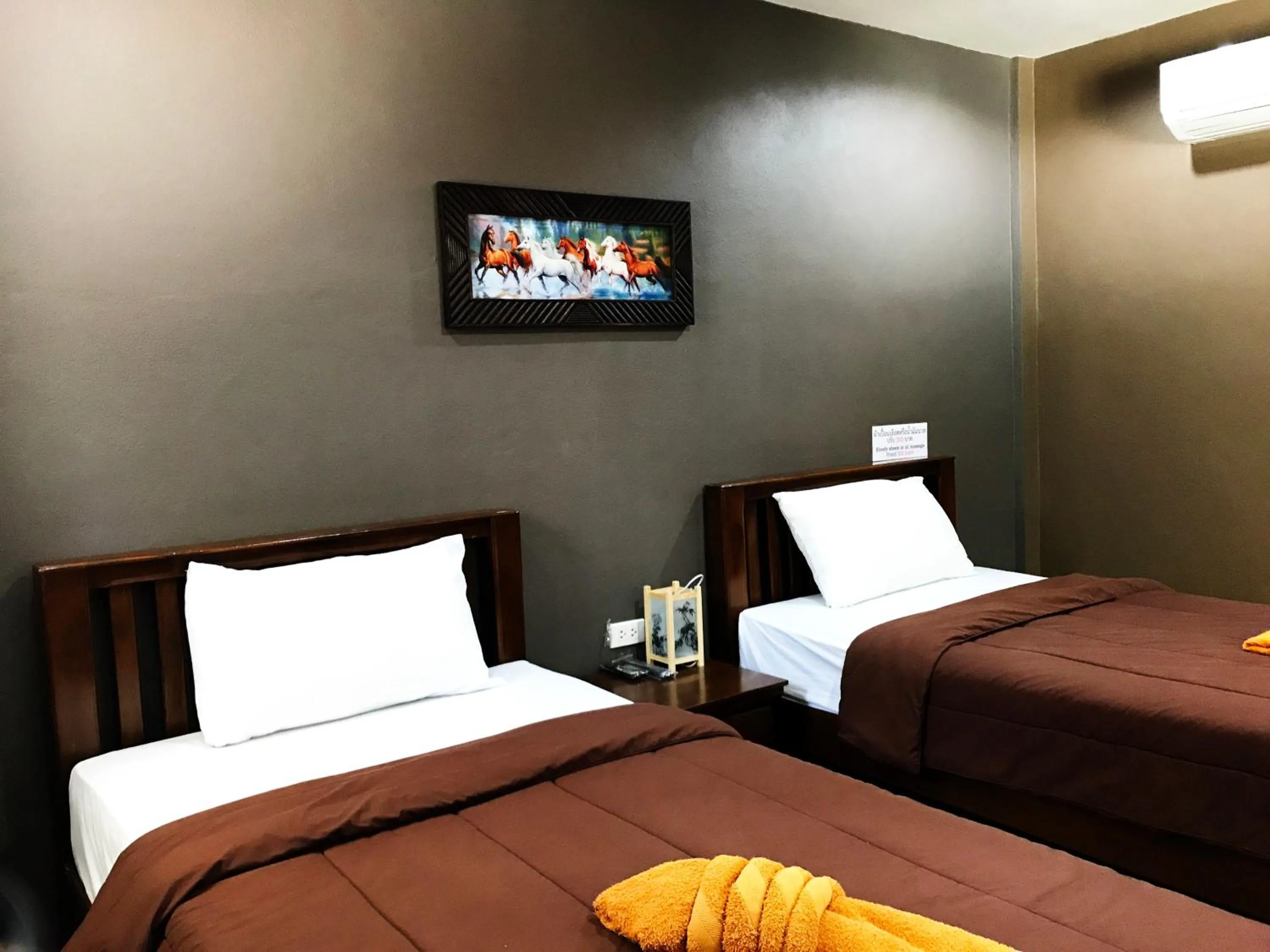 Photo of the whole room, Bed in Khwanruen Fishing Resort