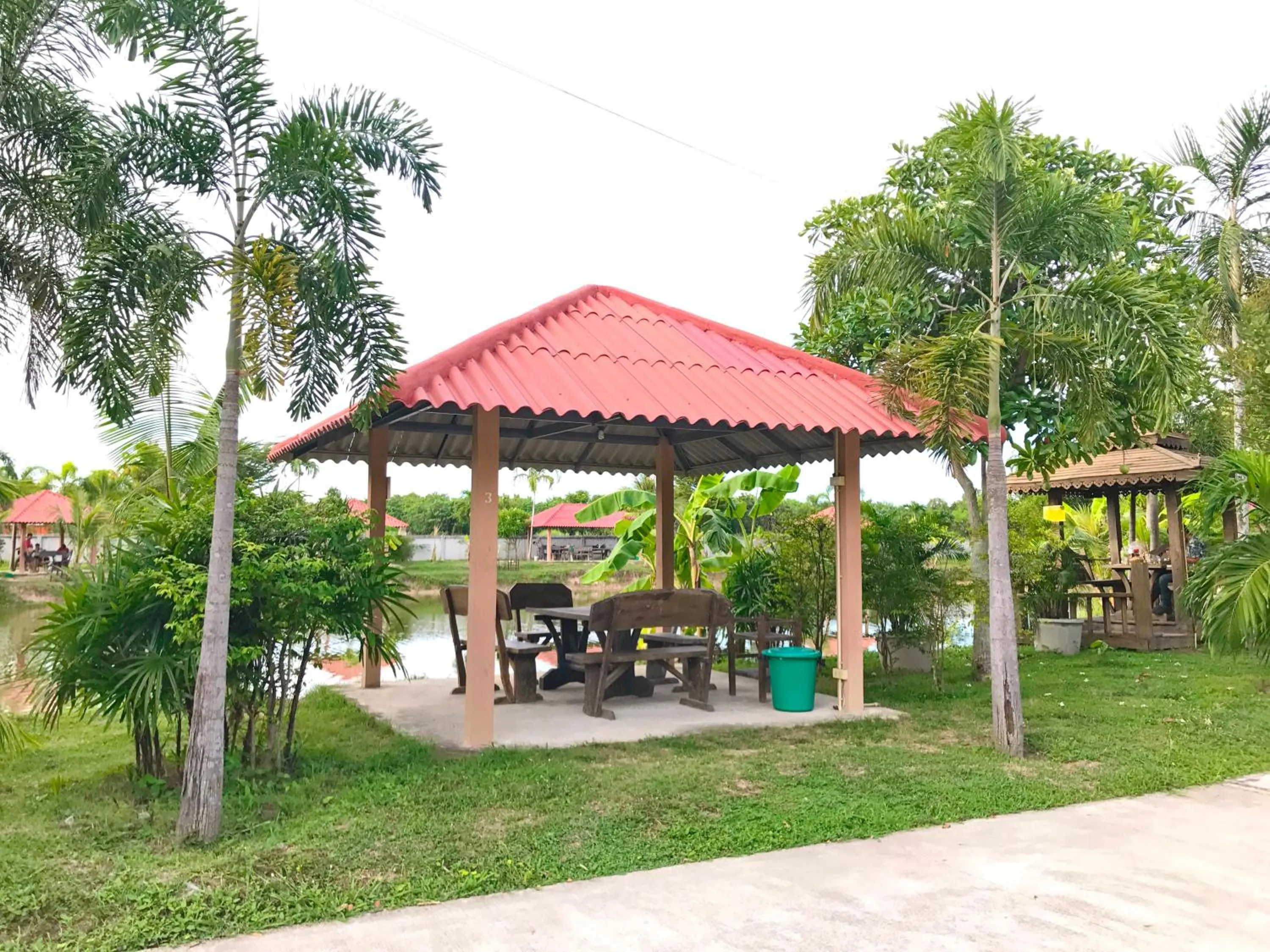 BBQ facilities in Khwanruen Fishing Resort