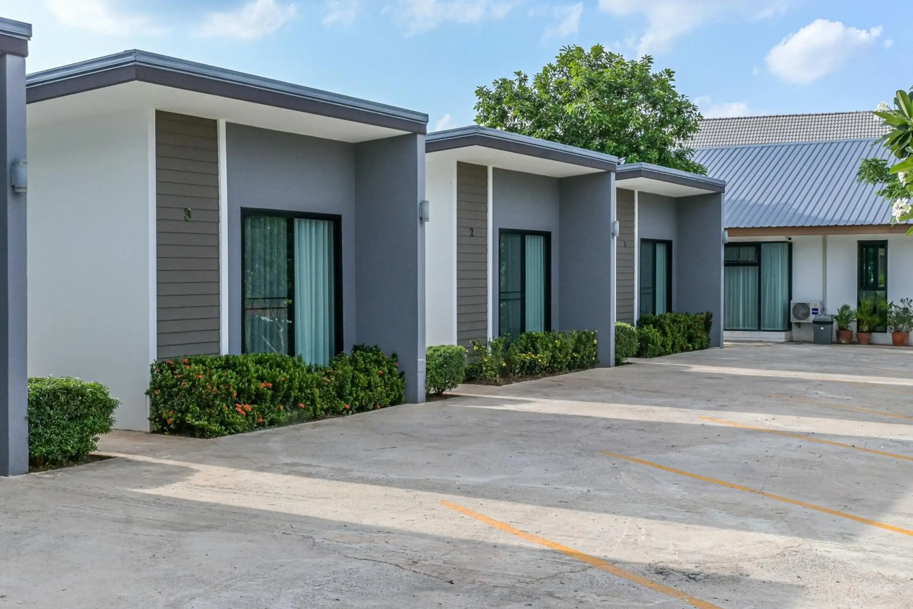 Property building in Baan Kieng Tawan Property building in Baan Kieng Tawan