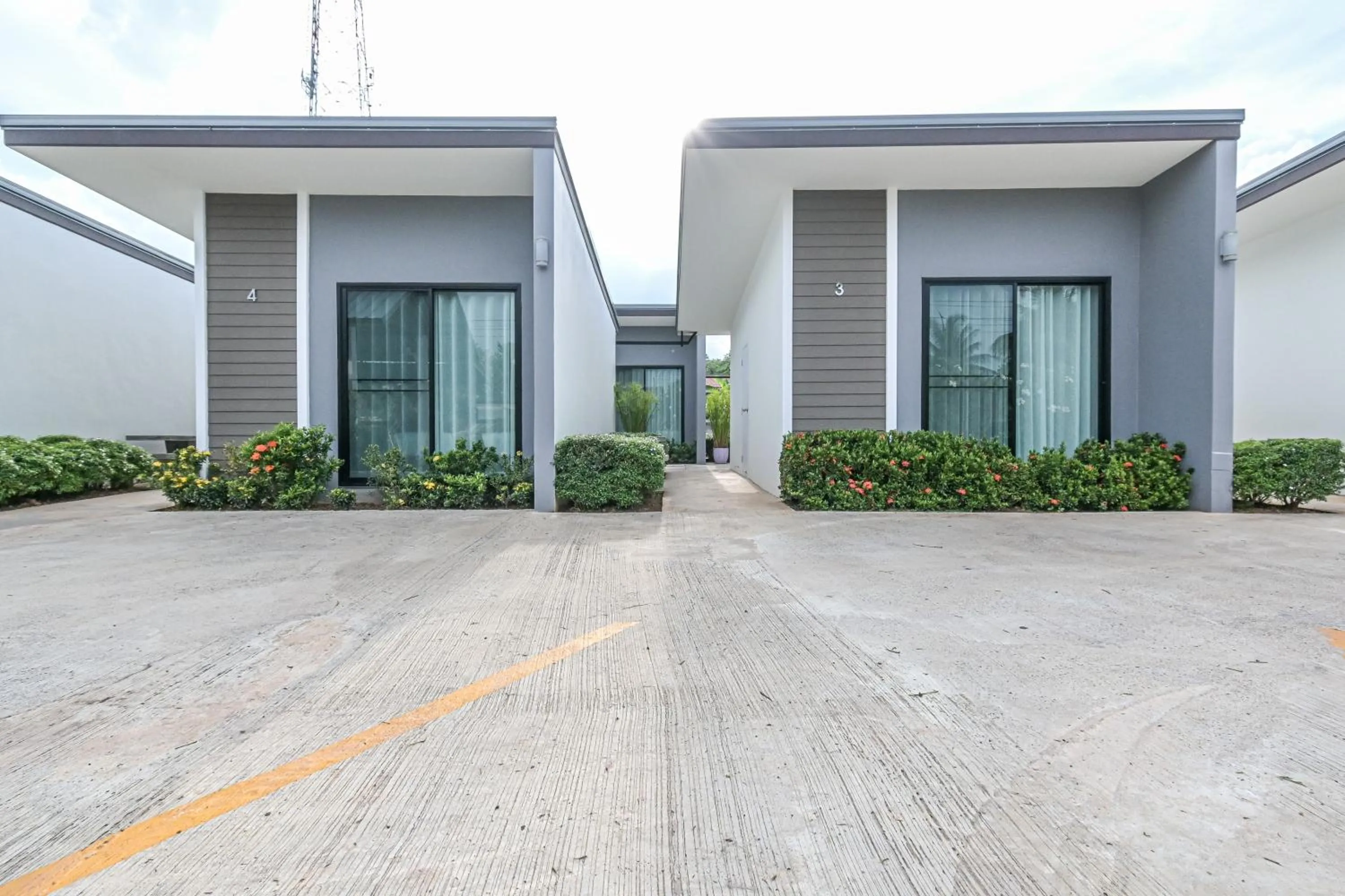 Property building in Baan Kieng Tawan