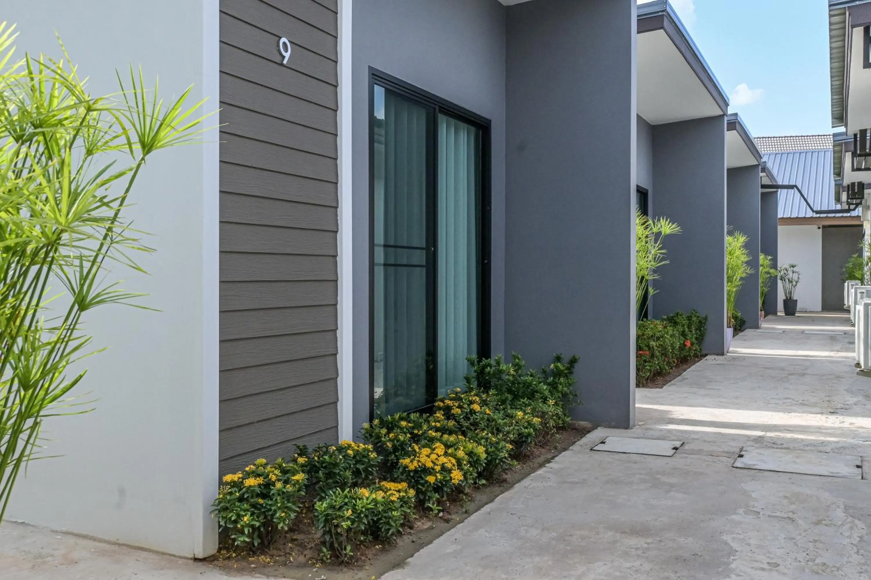 Property building in Baan Kieng Tawan