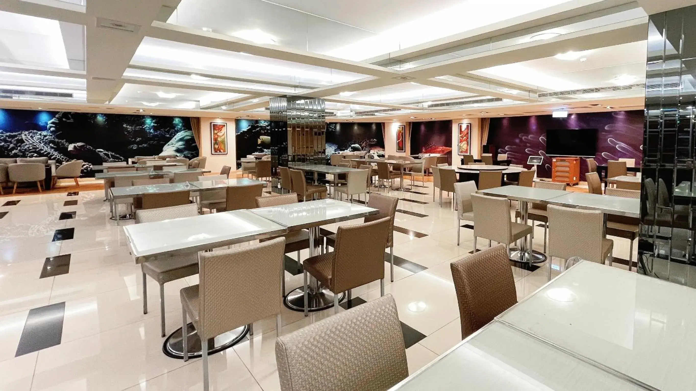 Restaurant/places to eat in Delton Hotel Restaurant/places to eat in Delton Hotel