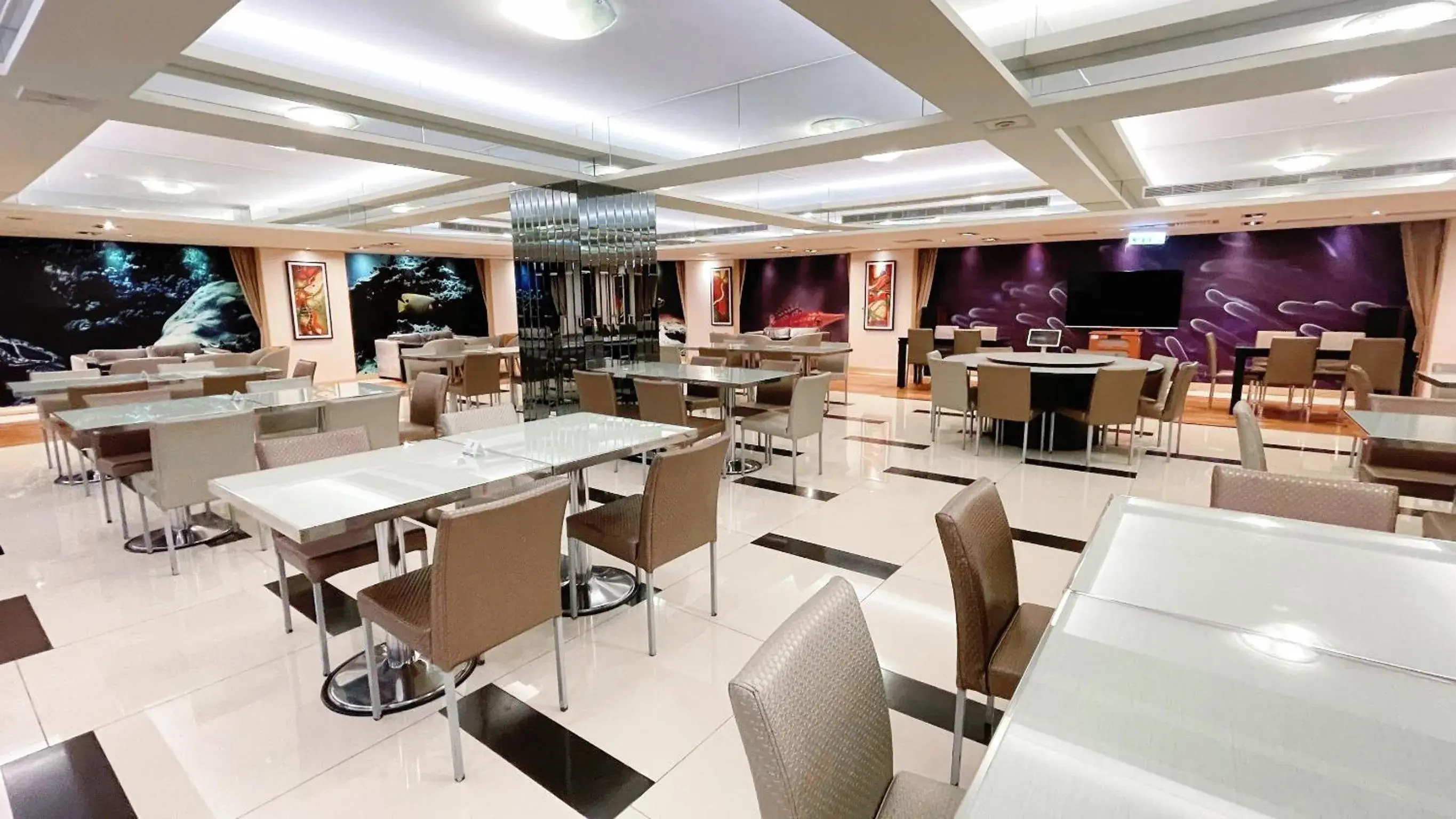 Restaurant/places to eat in Delton Hotel Restaurant/places to eat in Delton Hotel