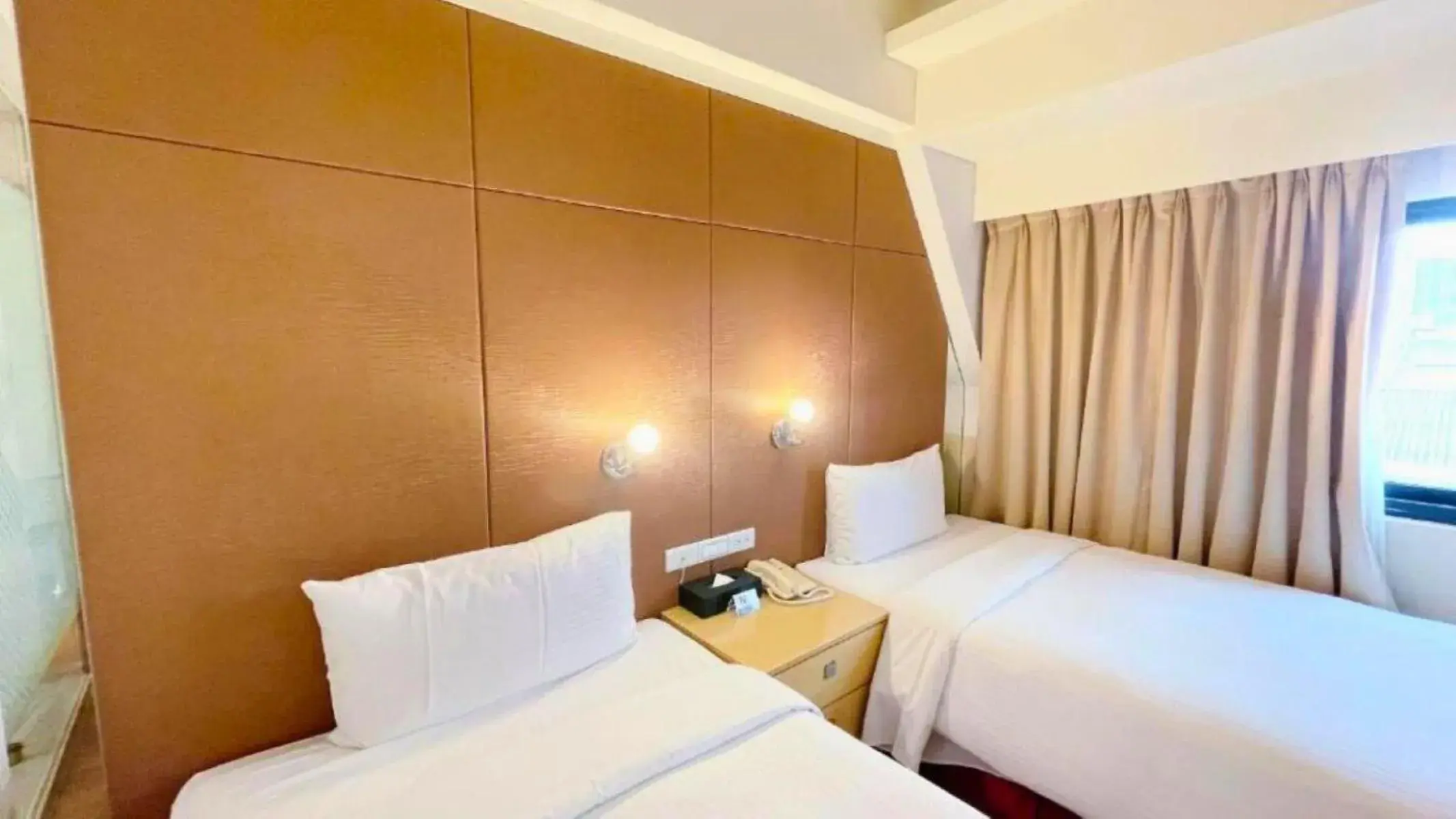 Photo of the whole room, Bed in Delton Hotel Photo of the whole room, Bed in Delton Hotel