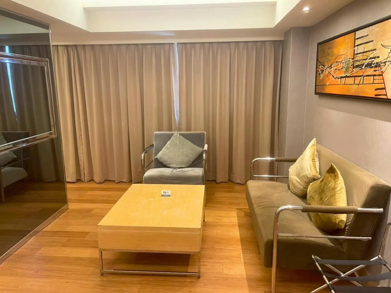 Photo of the whole room in Delton Hotel