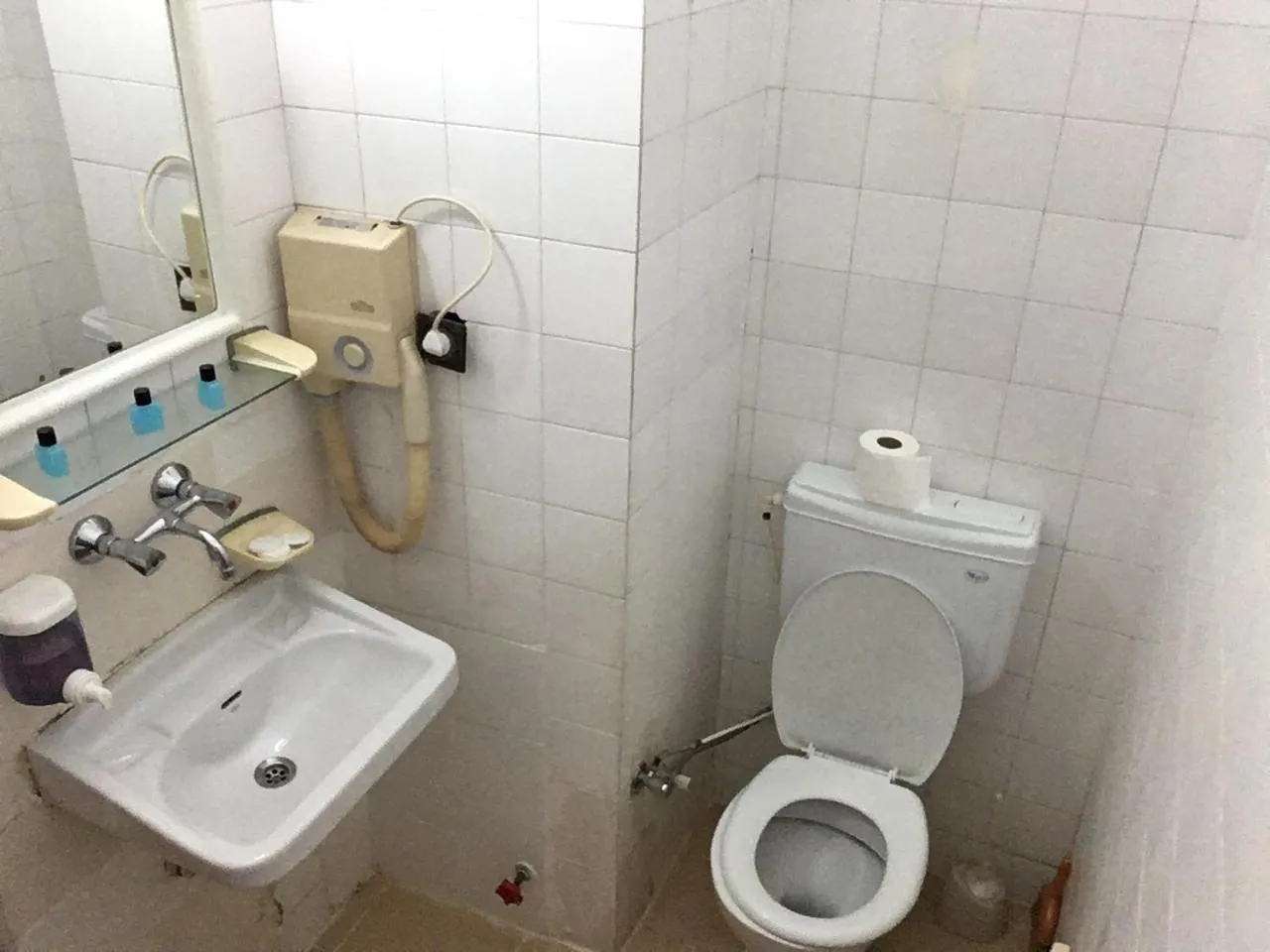 Bathroom in Murat Hotel