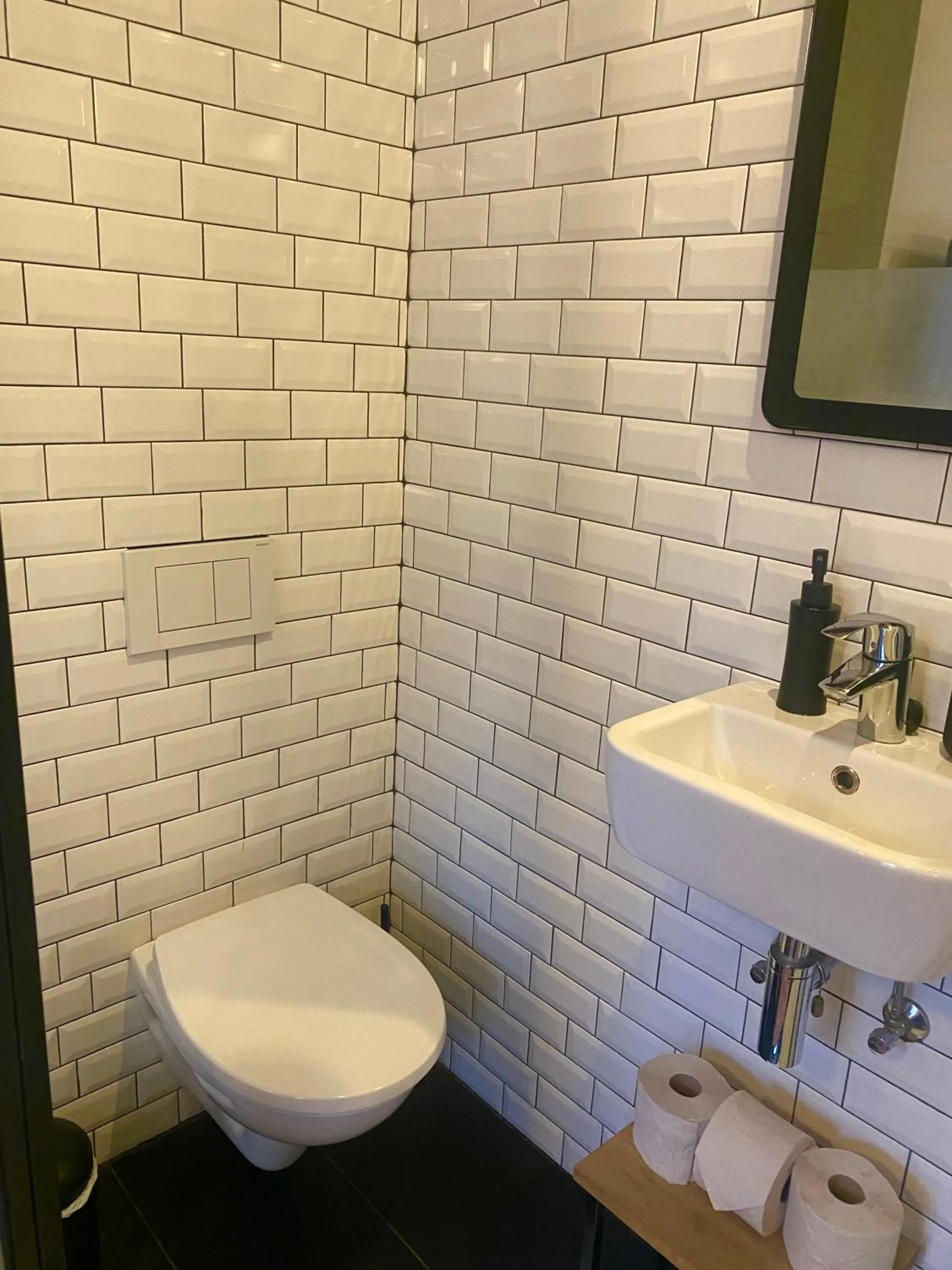 Toilet in Simone's Kitchen B&B