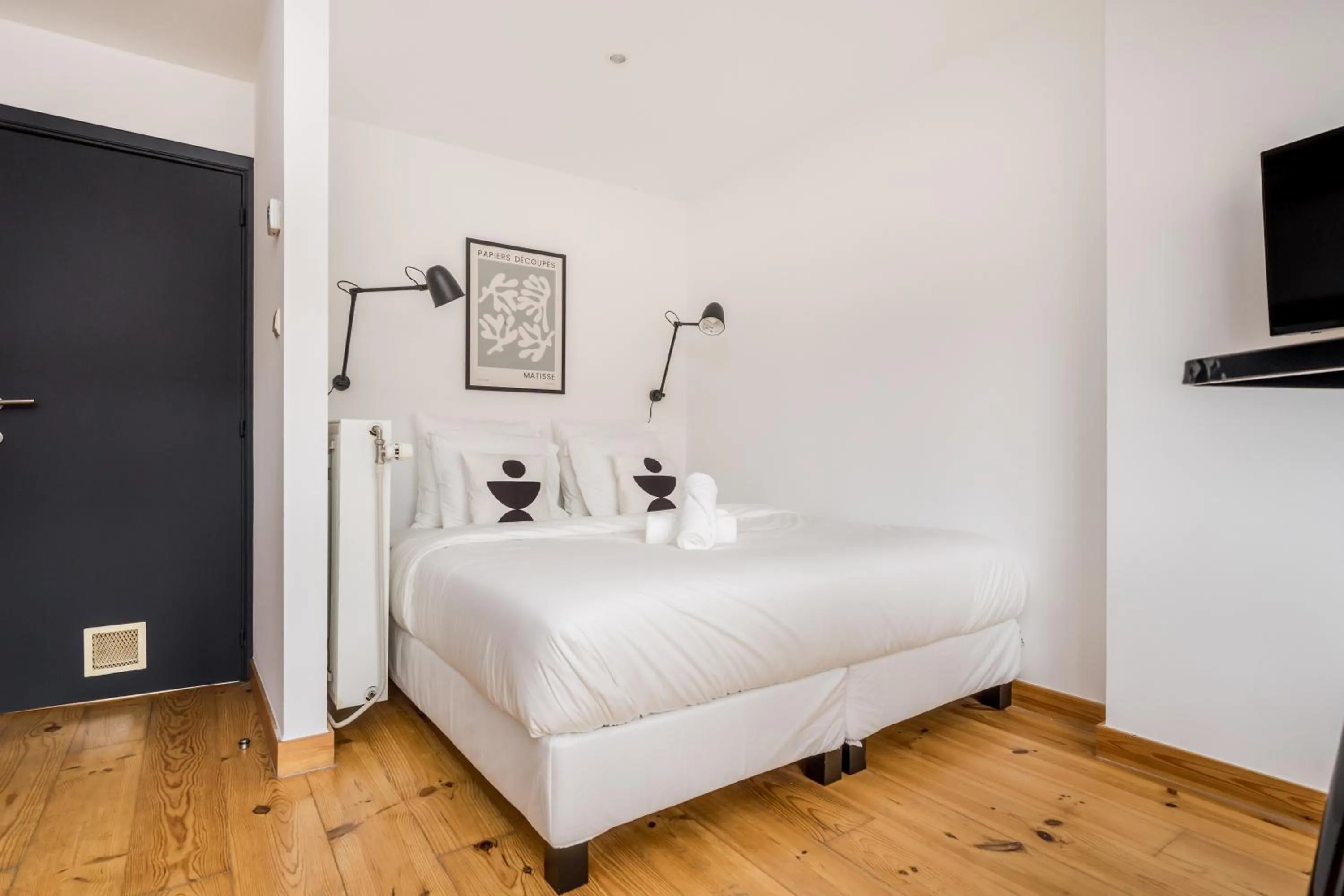 Bed in Simone's Kitchen B&B