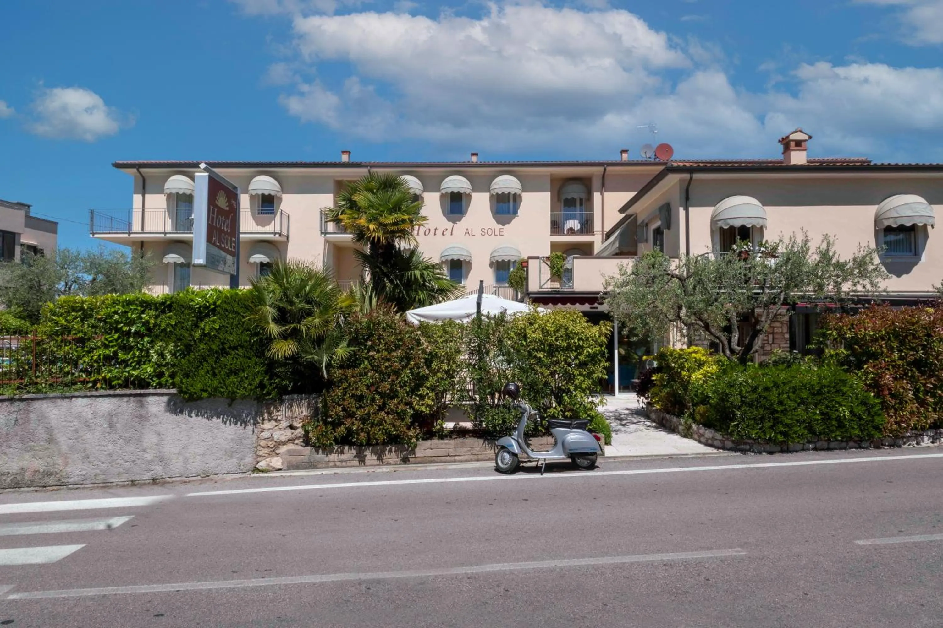 Property building in Hotel Al Sole Bardolino