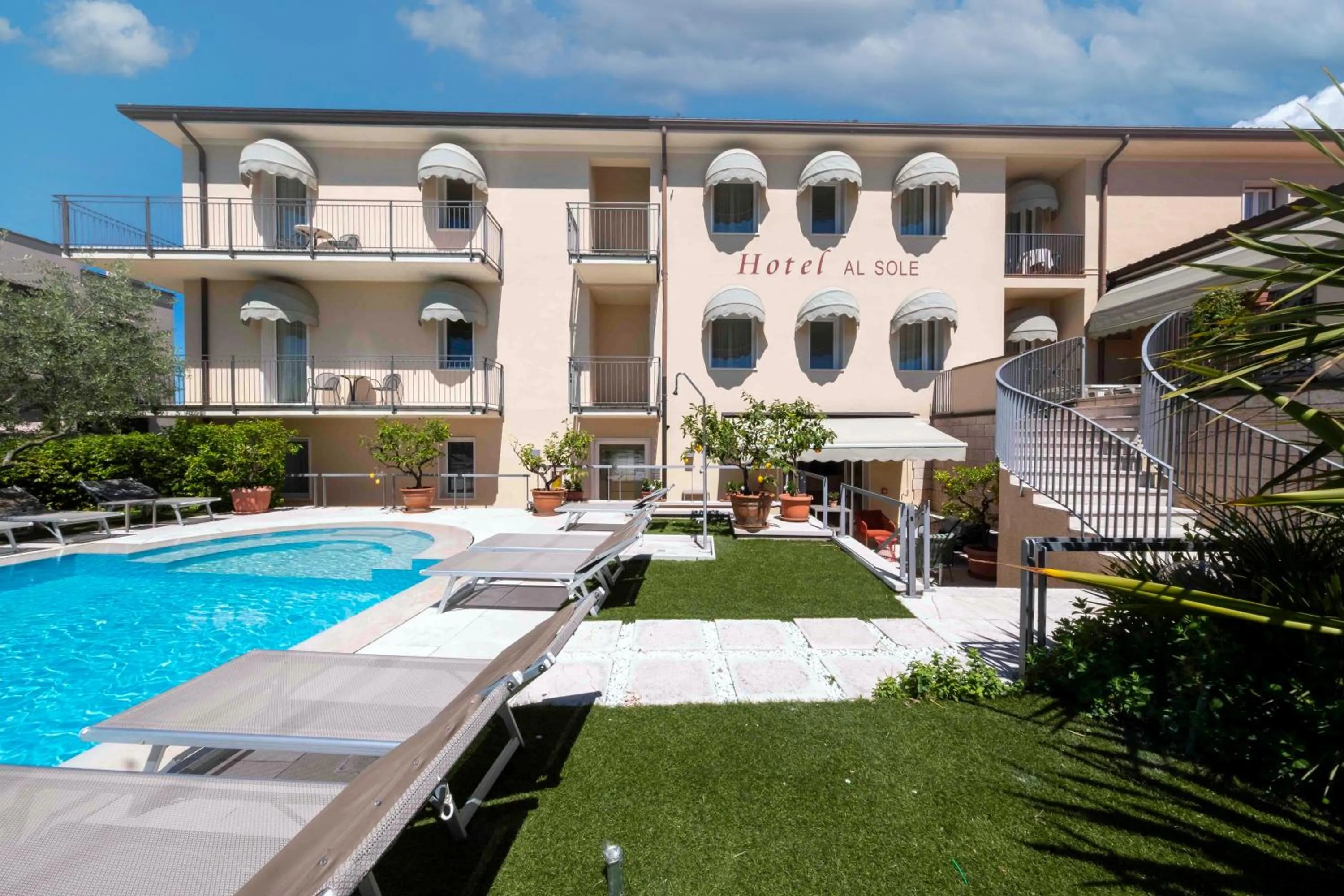 Property building in Hotel Al Sole Bardolino