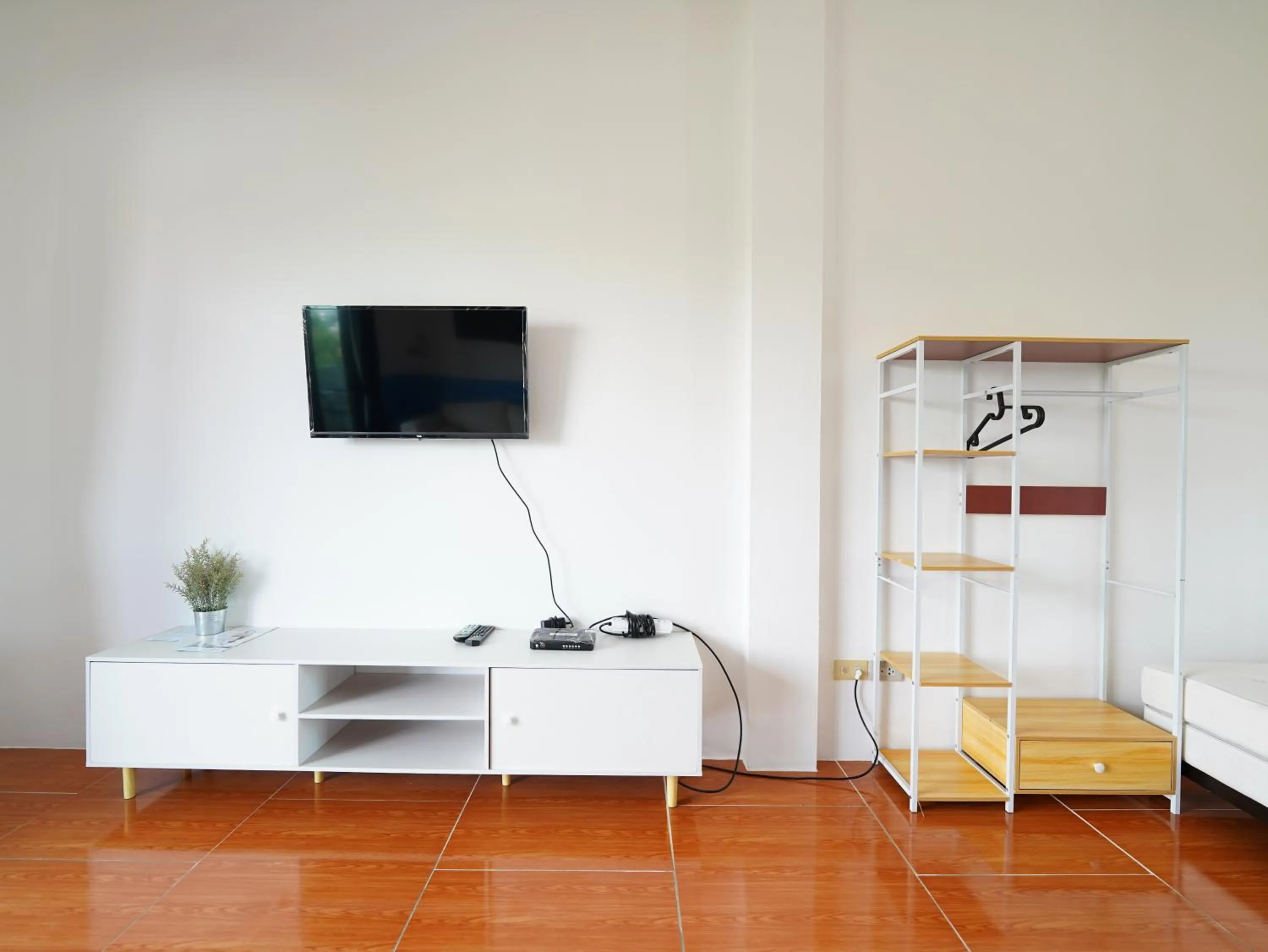 TV and multimedia in RoomQuest One Bangsaray