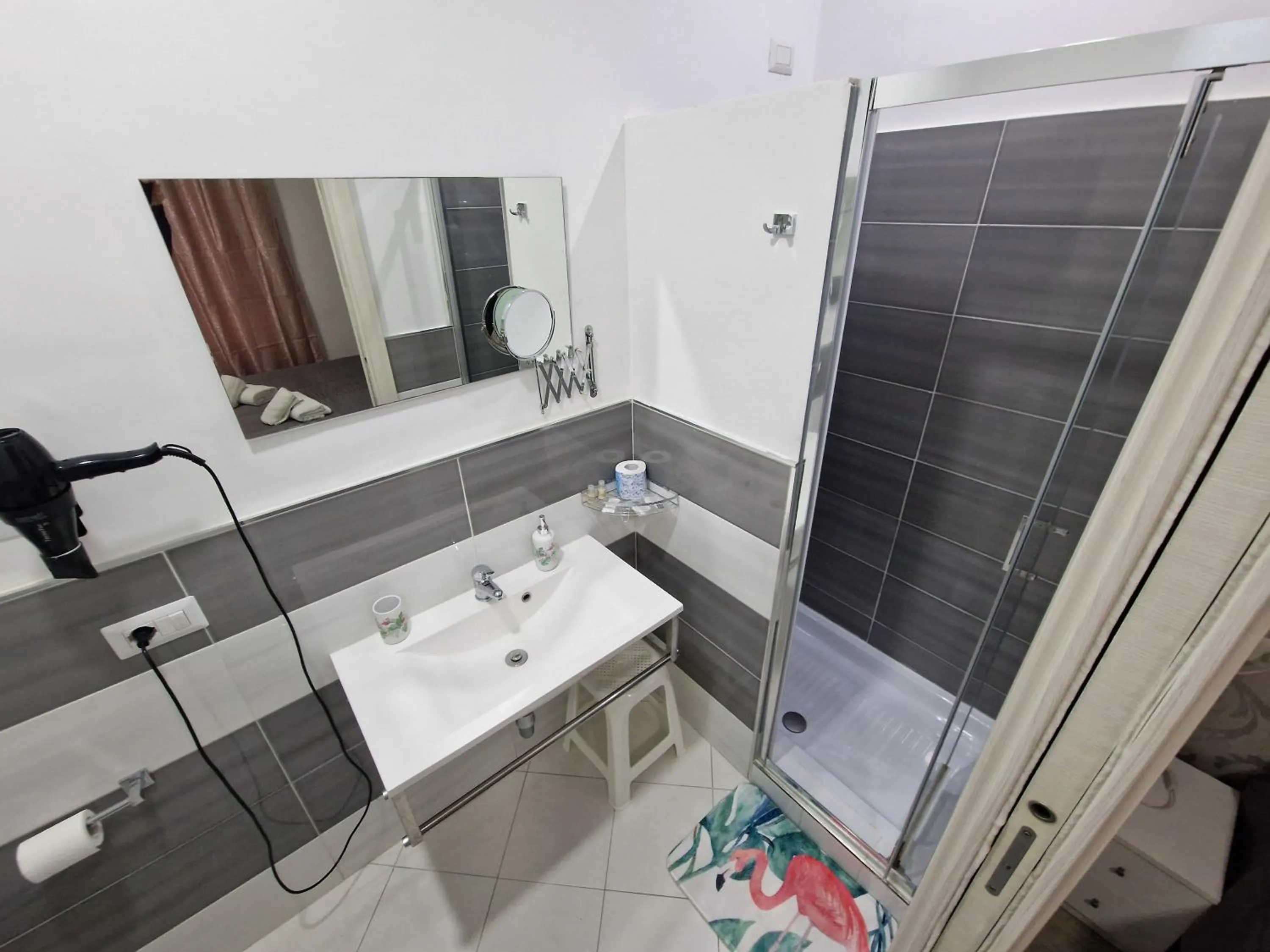 Shower in Napoli Relais