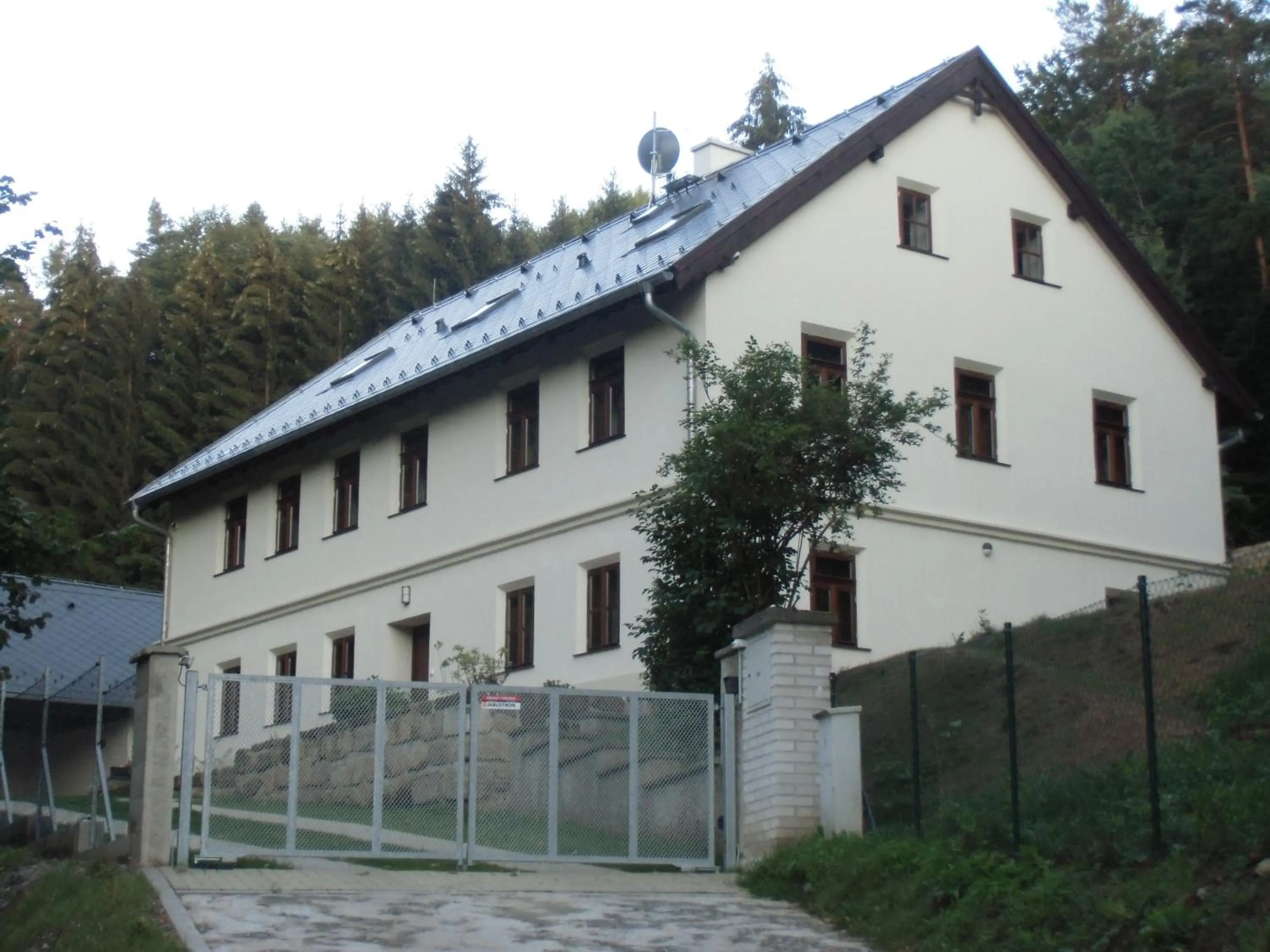 Facade/entrance in Hájovna Bukovec