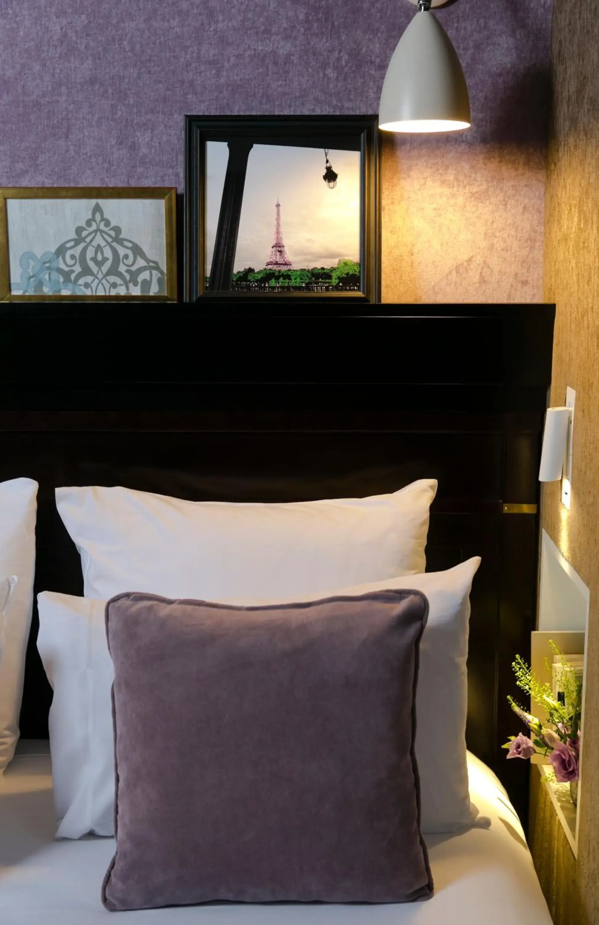 Decorative detail, Bed in Hotel de Neuville Arc de Triomphe Decorative detail, Bed in Hotel de Neuville Arc de Triomphe