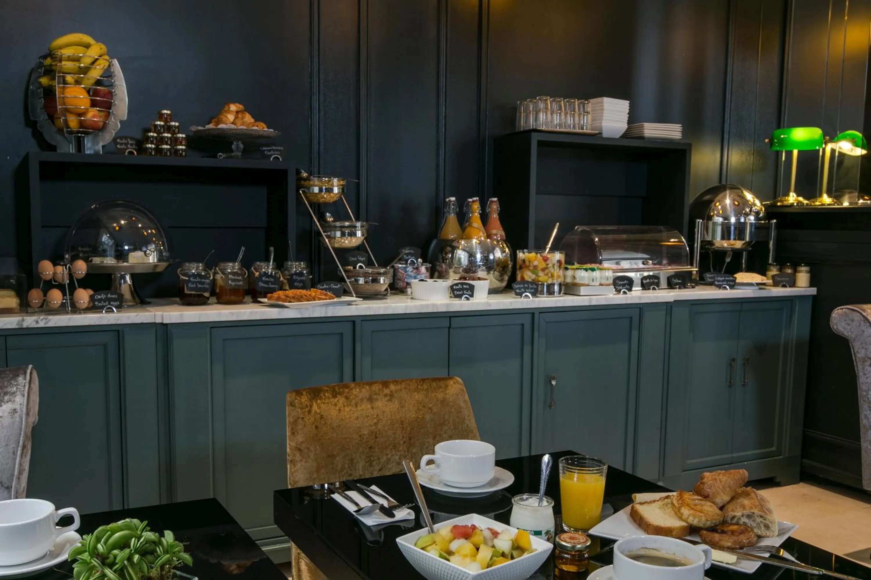 Continental breakfast in Hotel de Neuville Arc de Triomphe