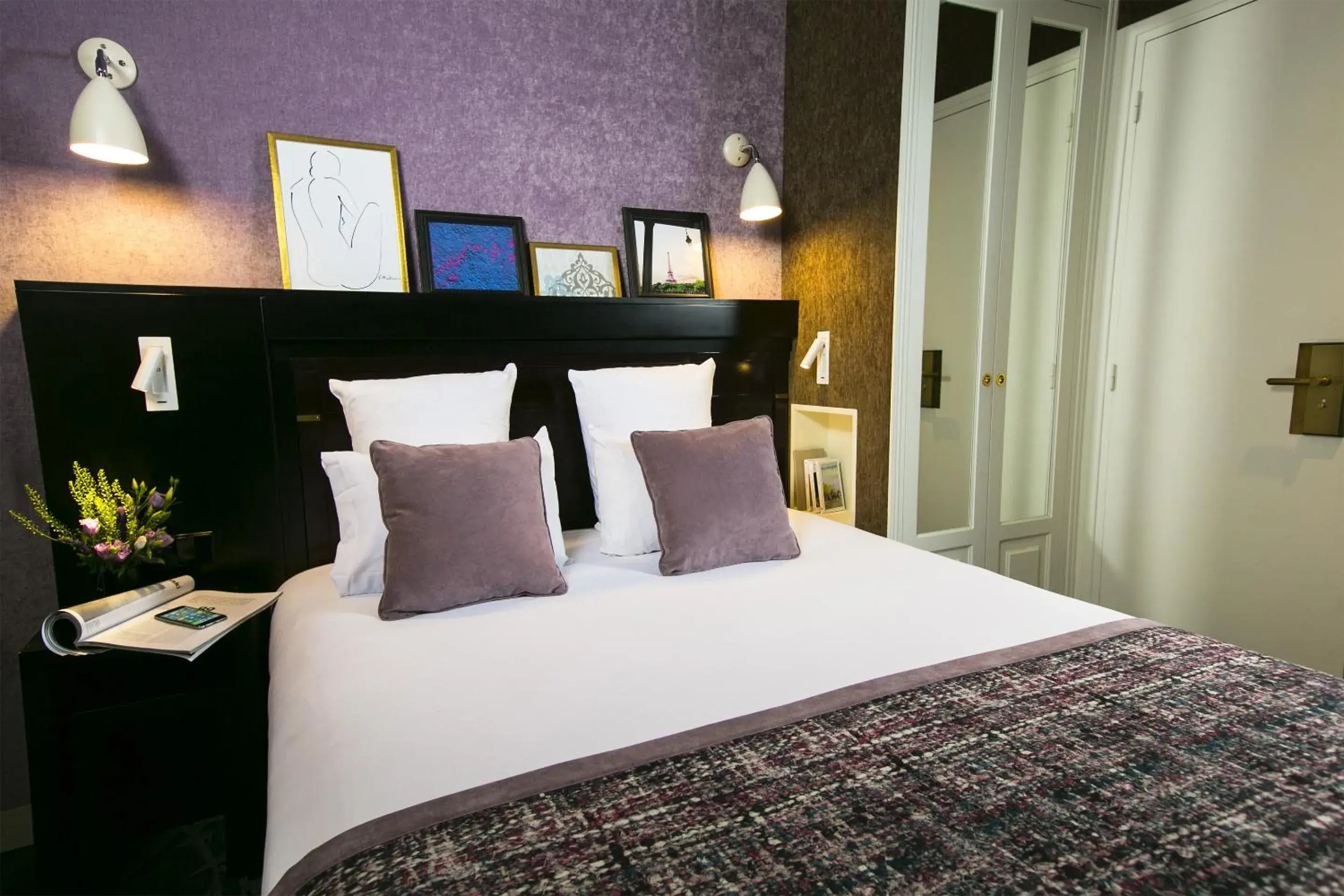 Bedroom, Bed in Hotel de Neuville Arc de Triomphe Bedroom, Bed in Hotel de Neuville Arc de Triomphe