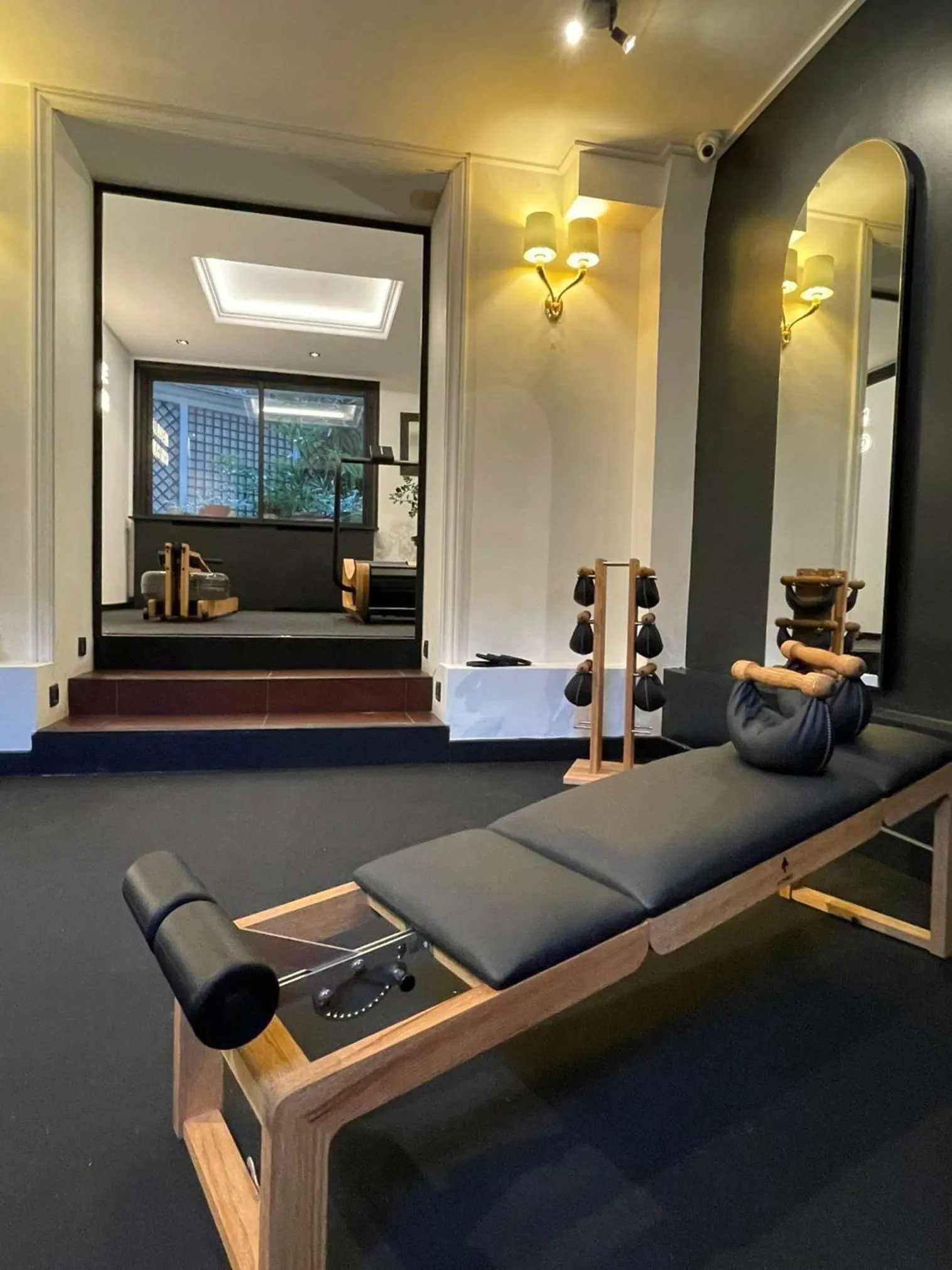 Fitness centre/facilities in Hotel de Neuville Arc de Triomphe