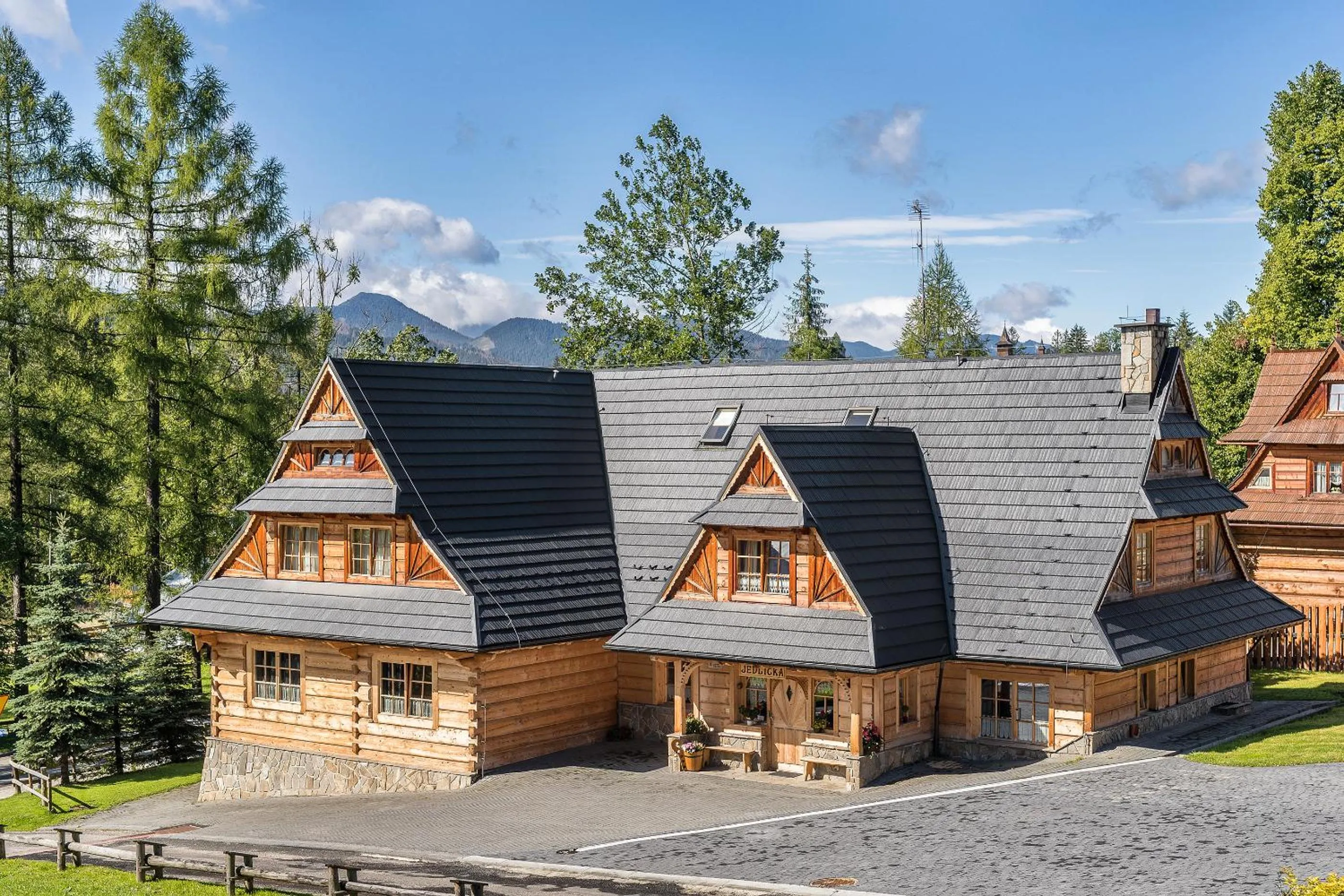 Property building in Willa Jedlicka