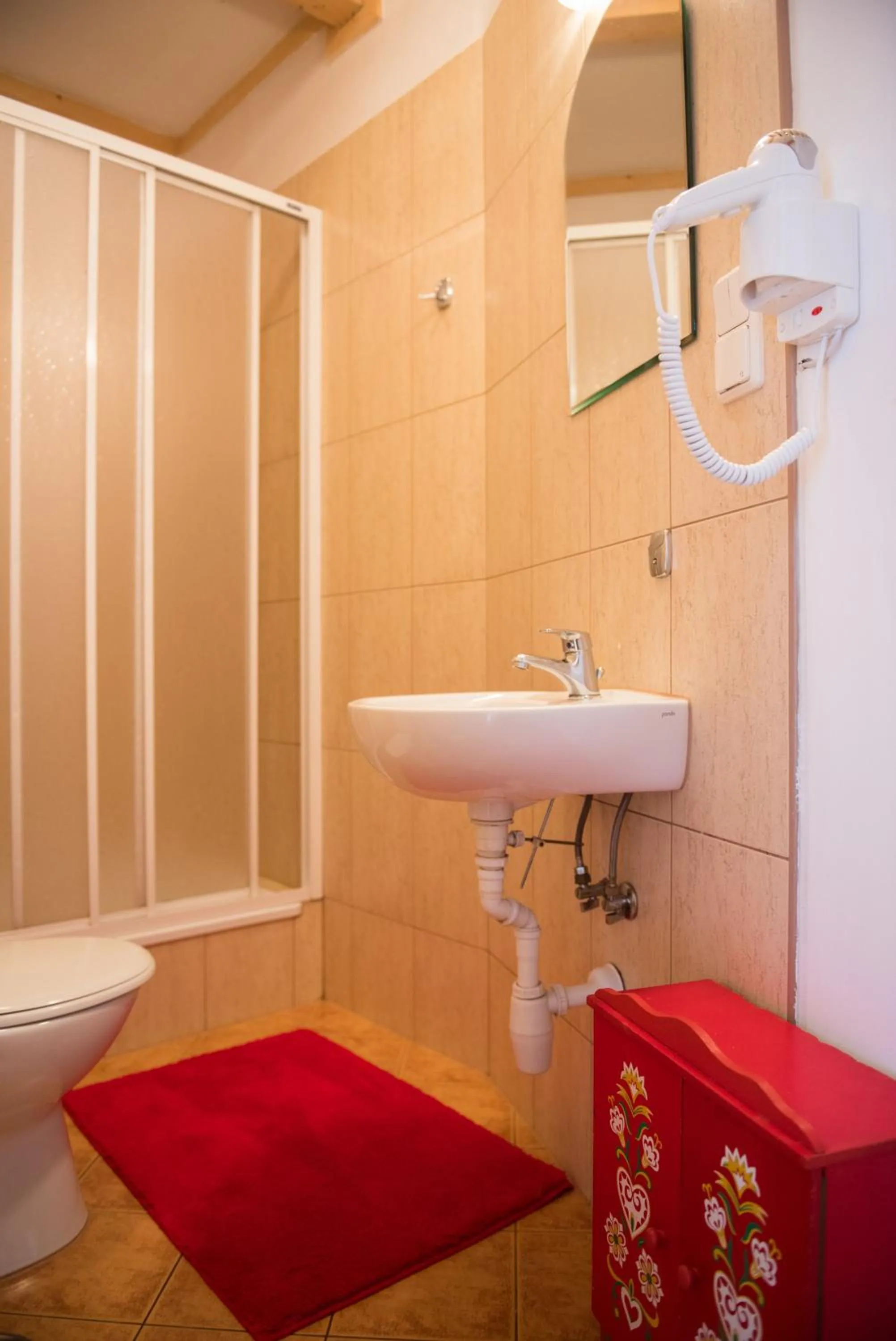 Photo of the whole room in Willa Jedlicka