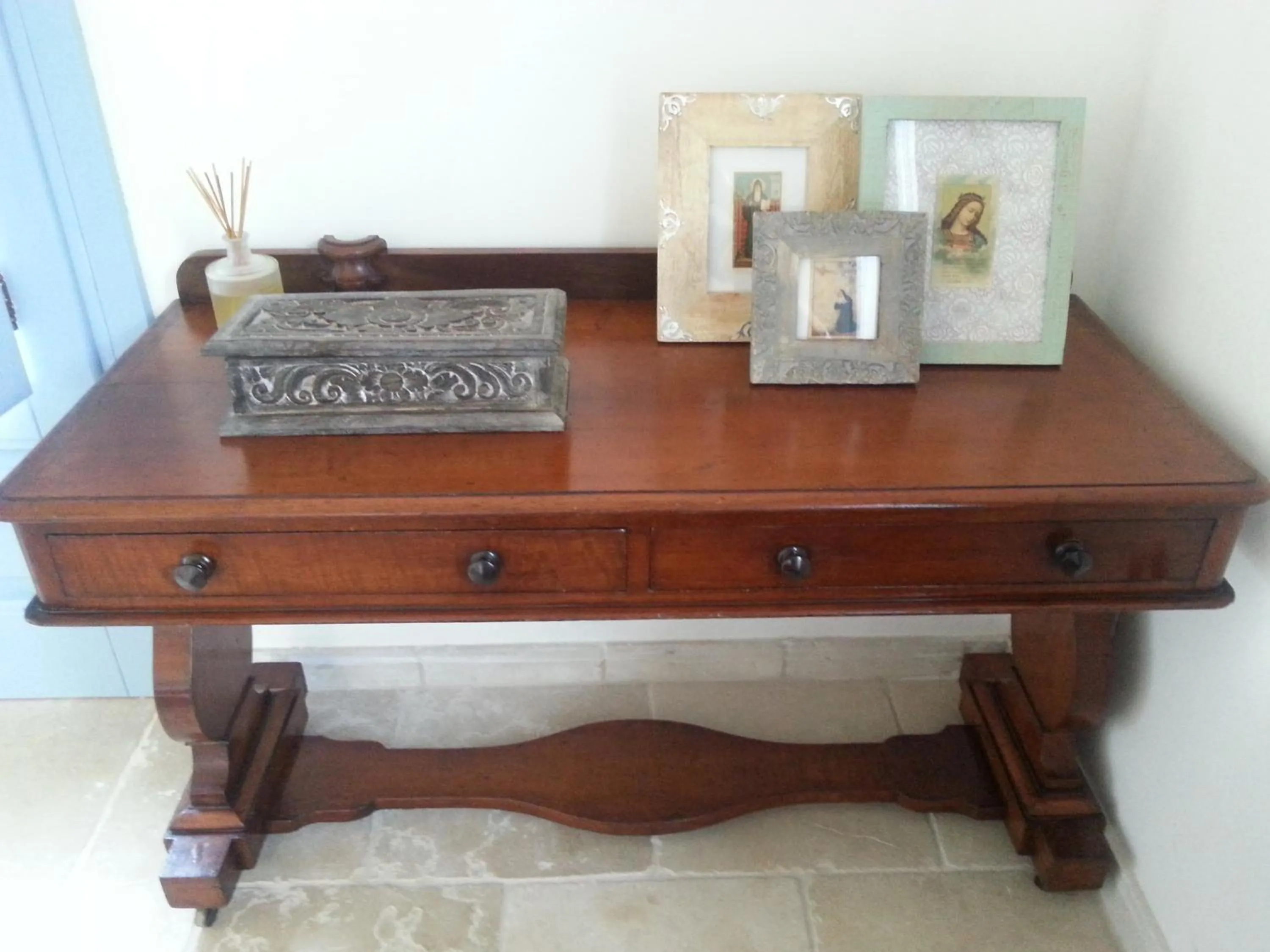 Living room in The Proud Garden