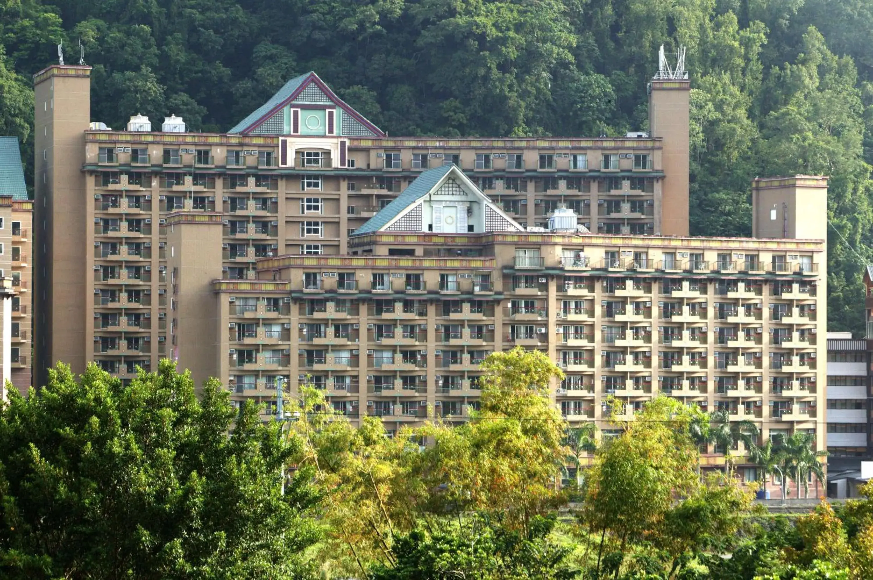 Facade/entrance in Hoya Hotel Facade/entrance in Hoya Hotel