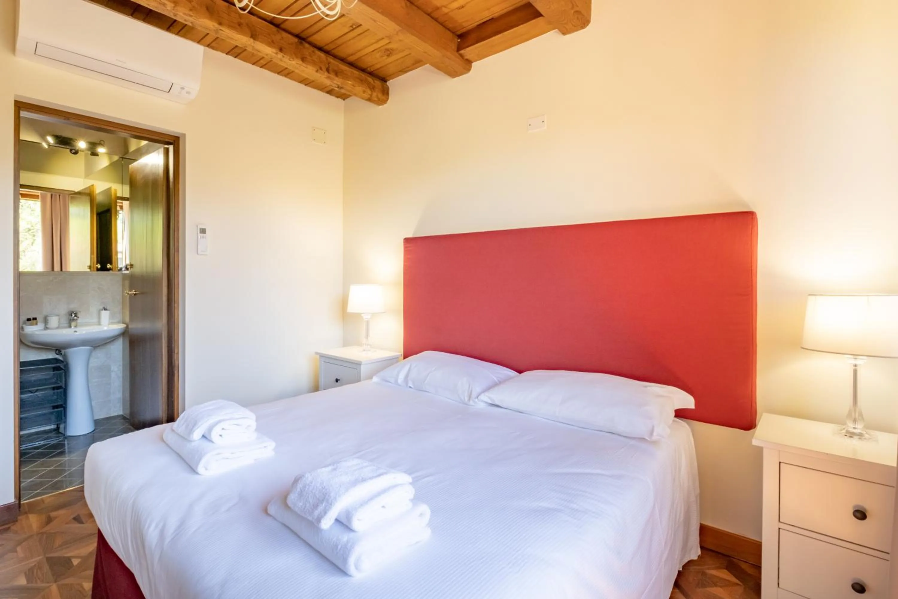 Bed in BolognaRoomscom - La Quercia