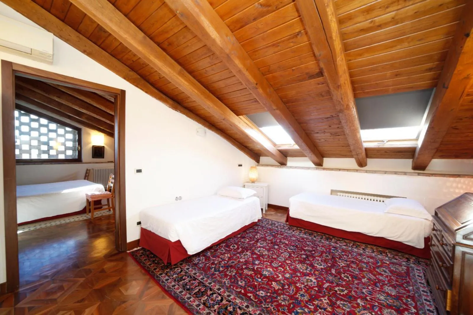 Bed in BolognaRoomscom - La Quercia