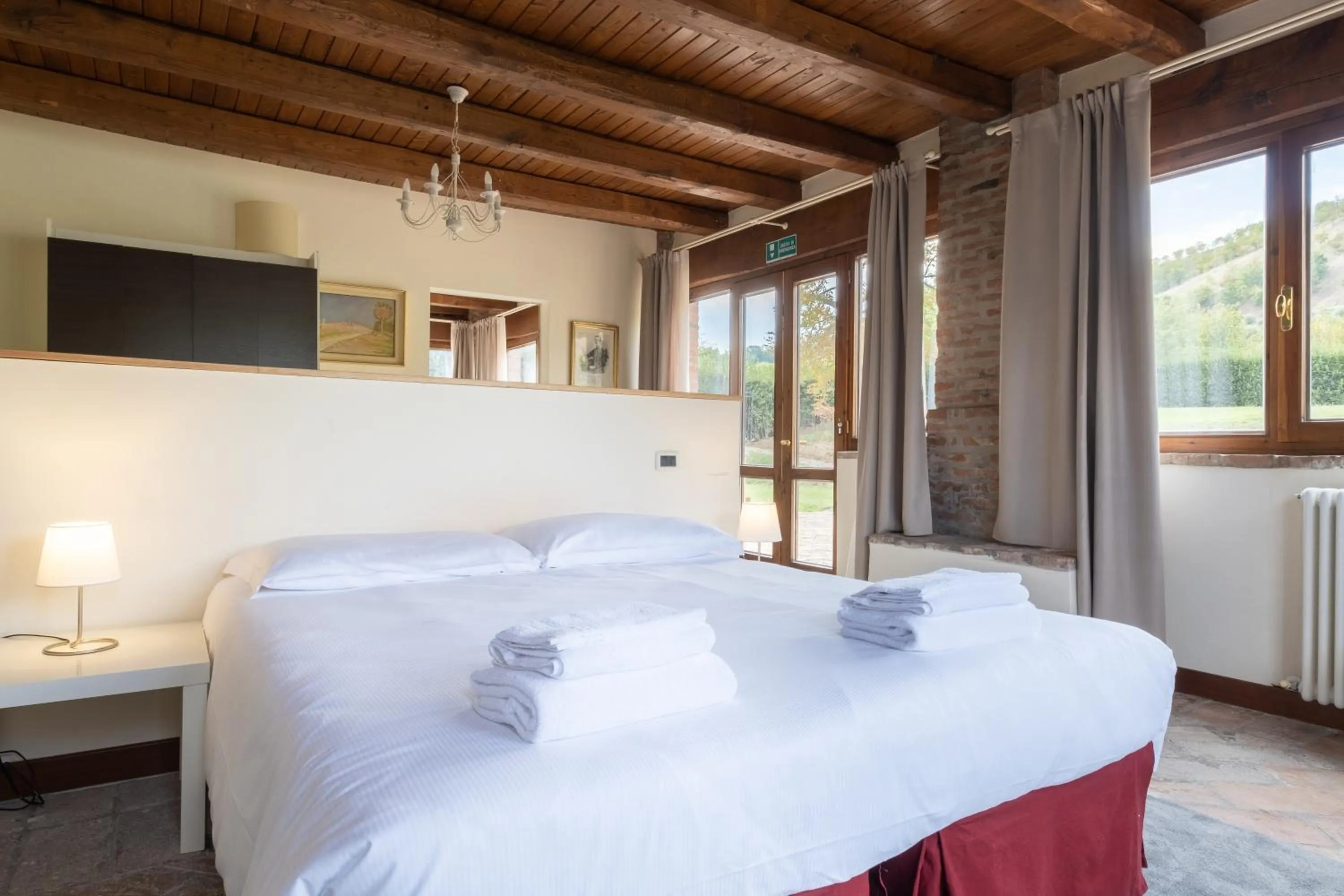 Bedroom, Bed in BolognaRoomscom - La Quercia
