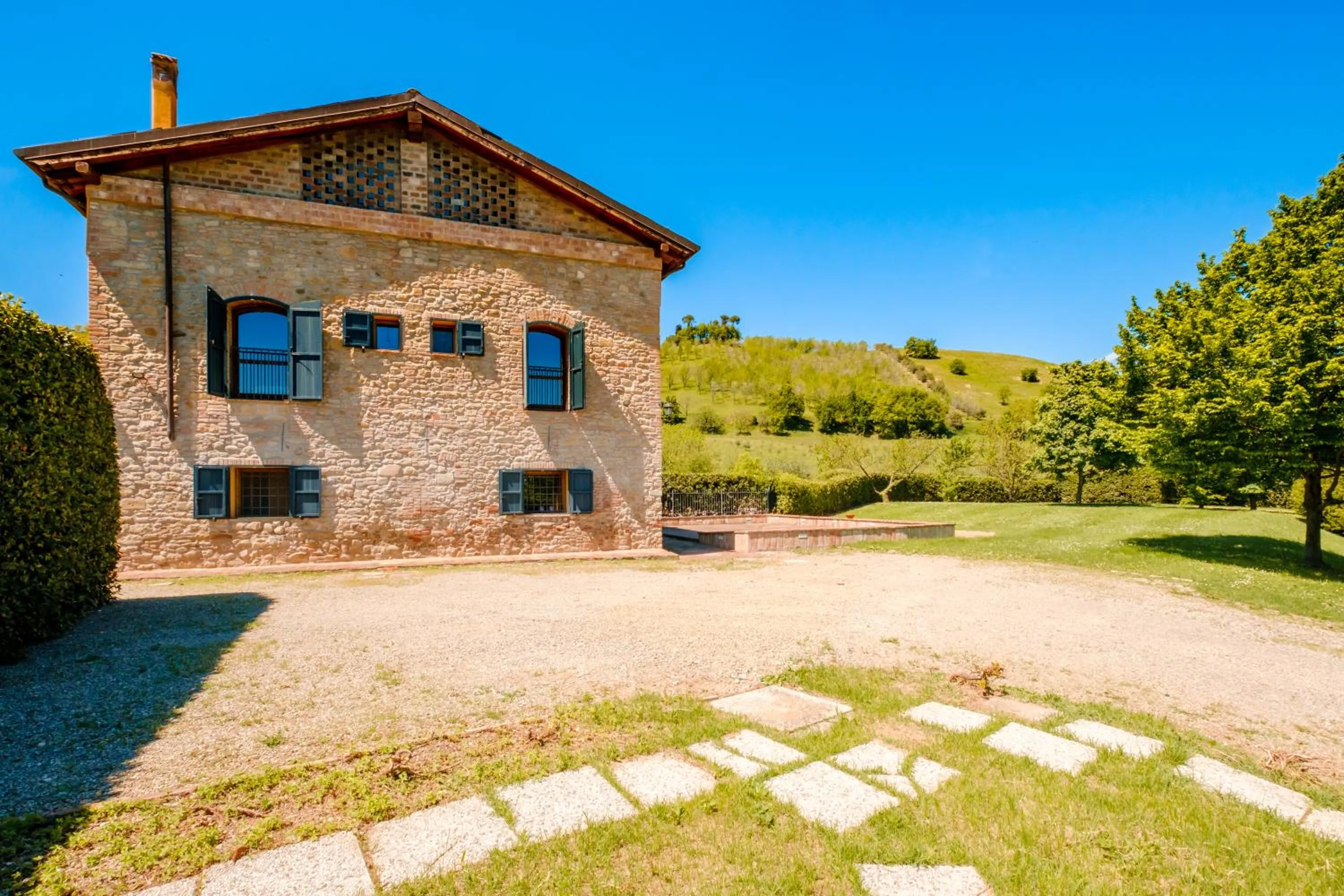 Property building in BolognaRoomscom - La Quercia