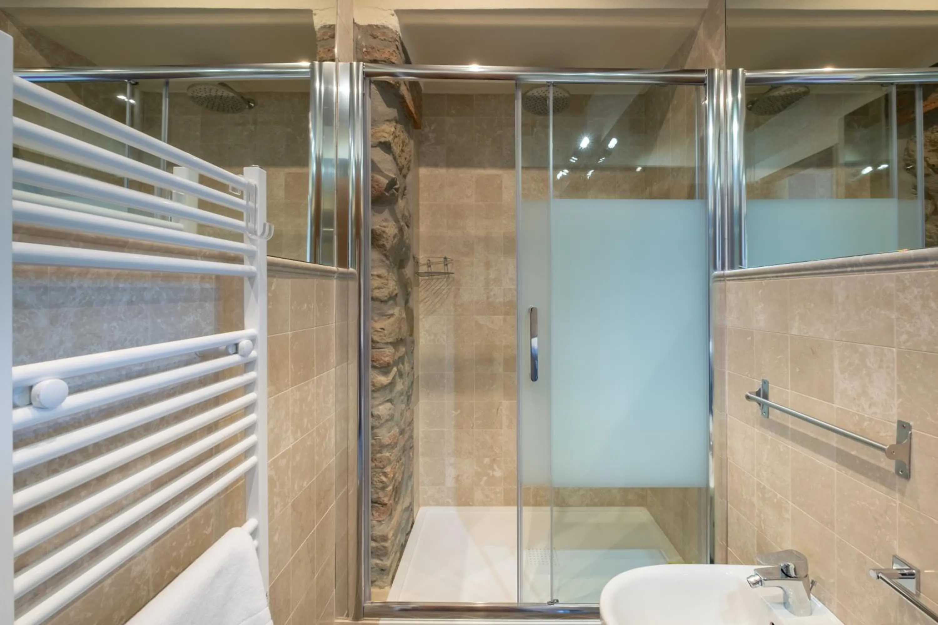 Toilet in BolognaRoomscom - La Quercia