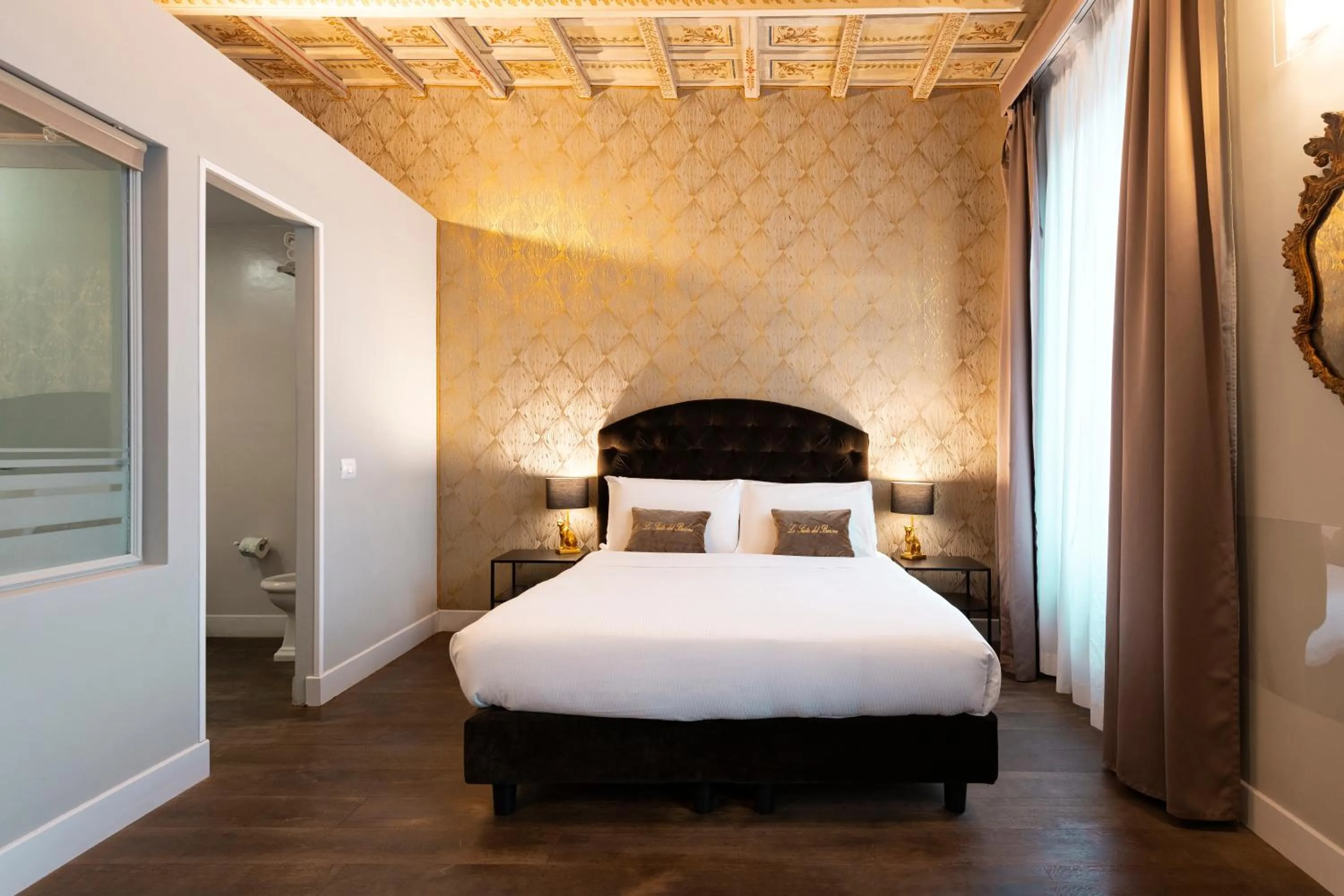 View (from property/room), Bed in Le Suite del Barone