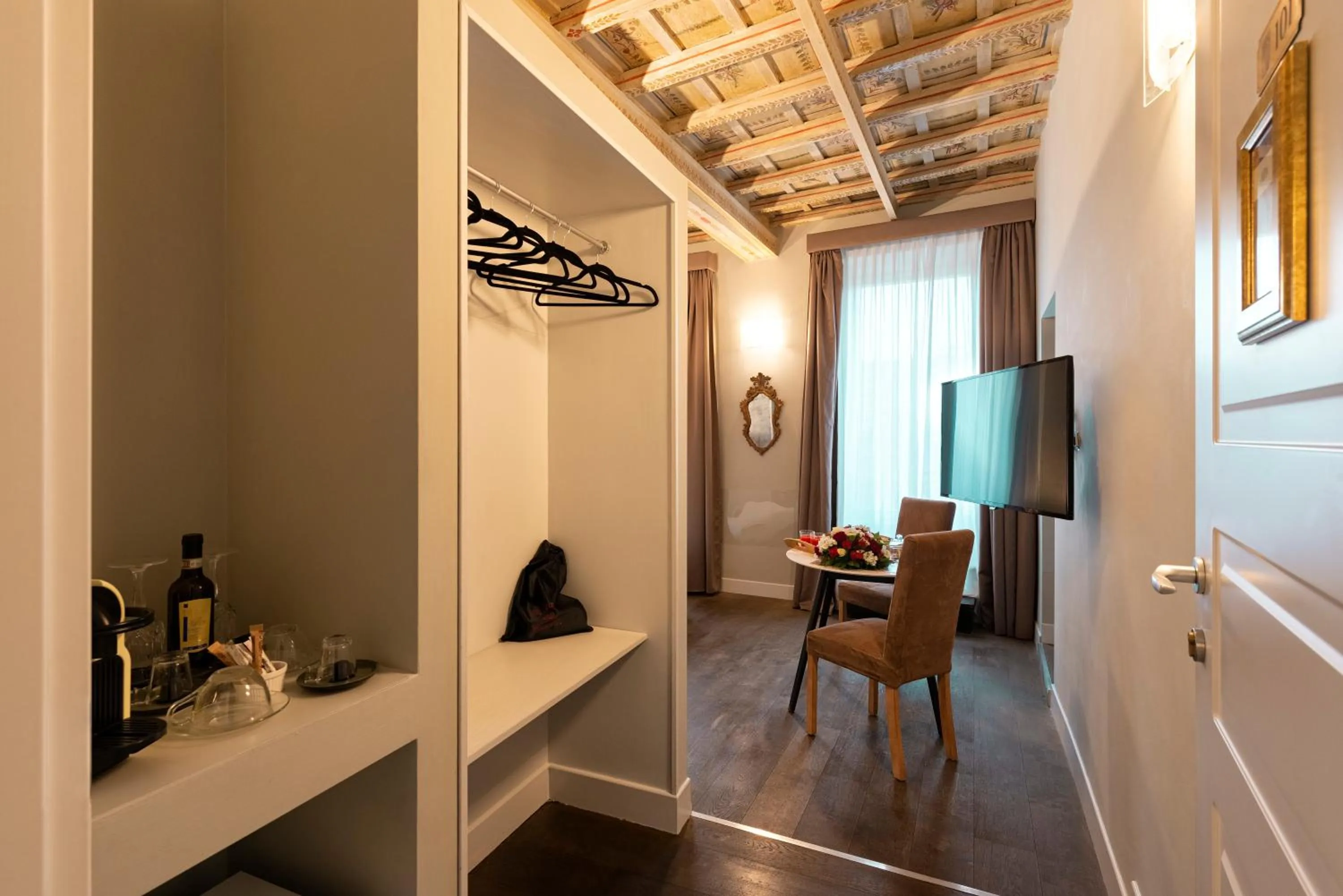 wardrobe in Le Suite del Barone