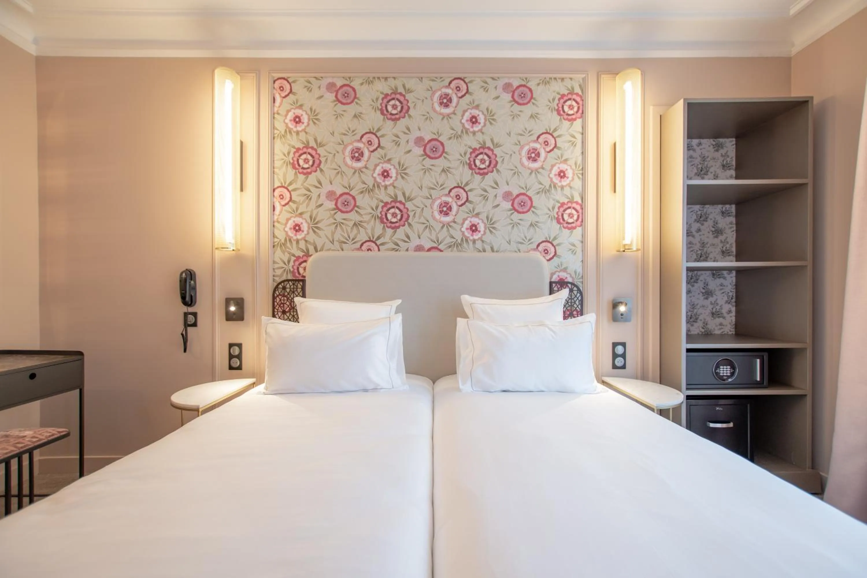 Bed in ELSA, Hôtel Paris