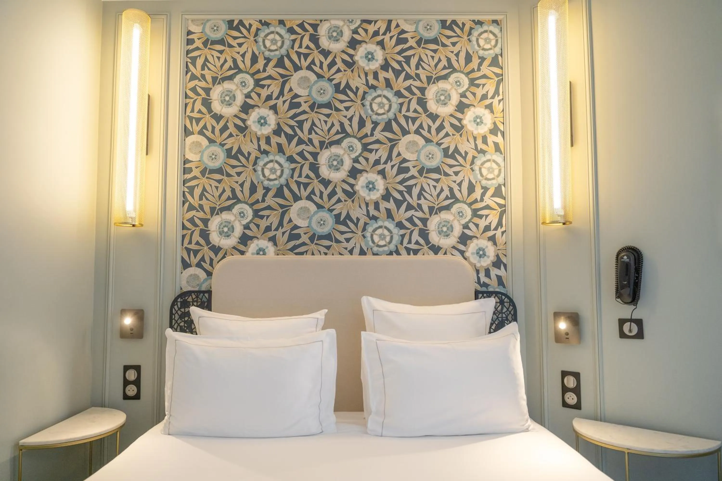 Bed in ELSA, Hôtel Paris