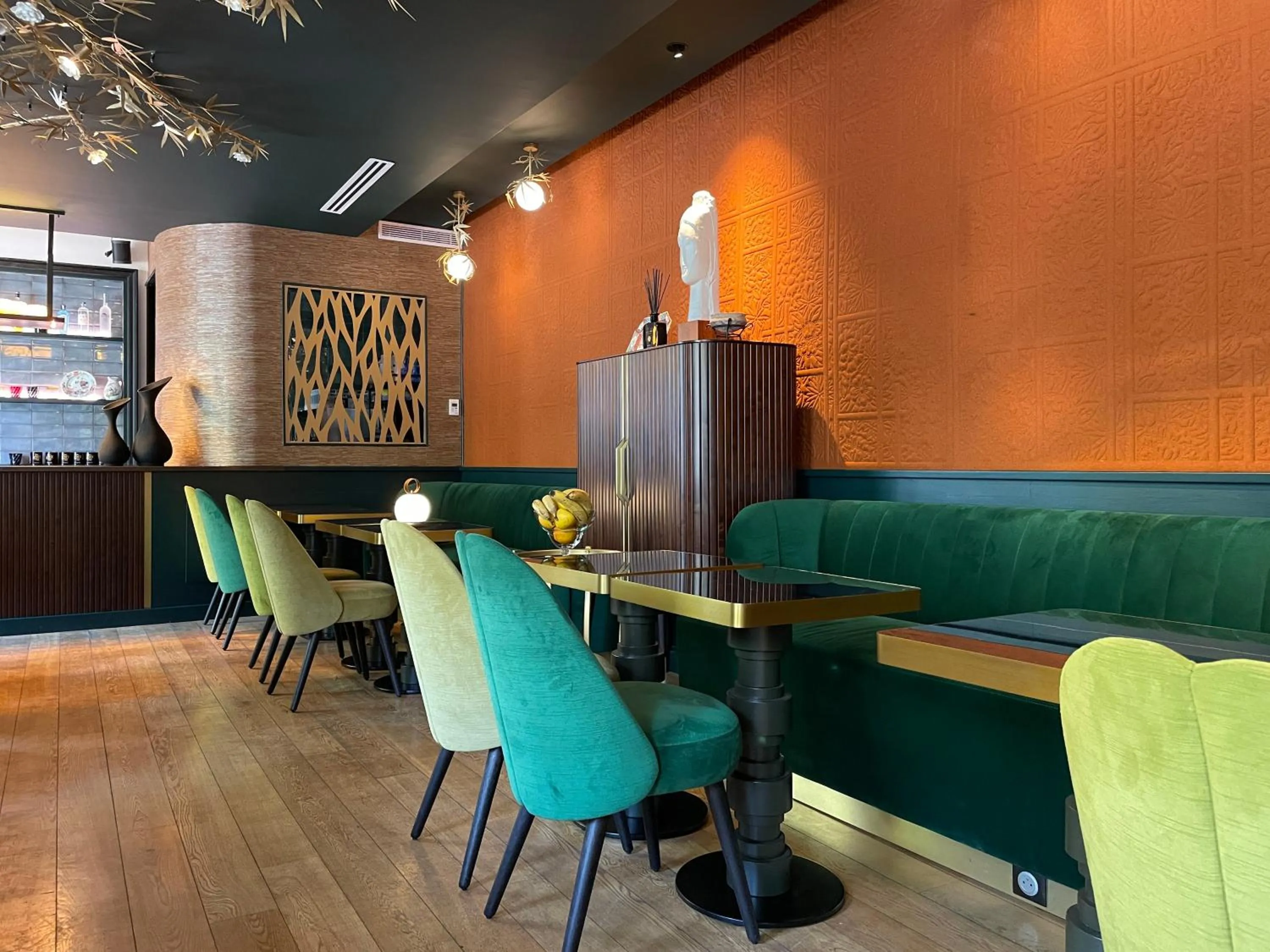 Property building in ELSA, Hôtel Paris