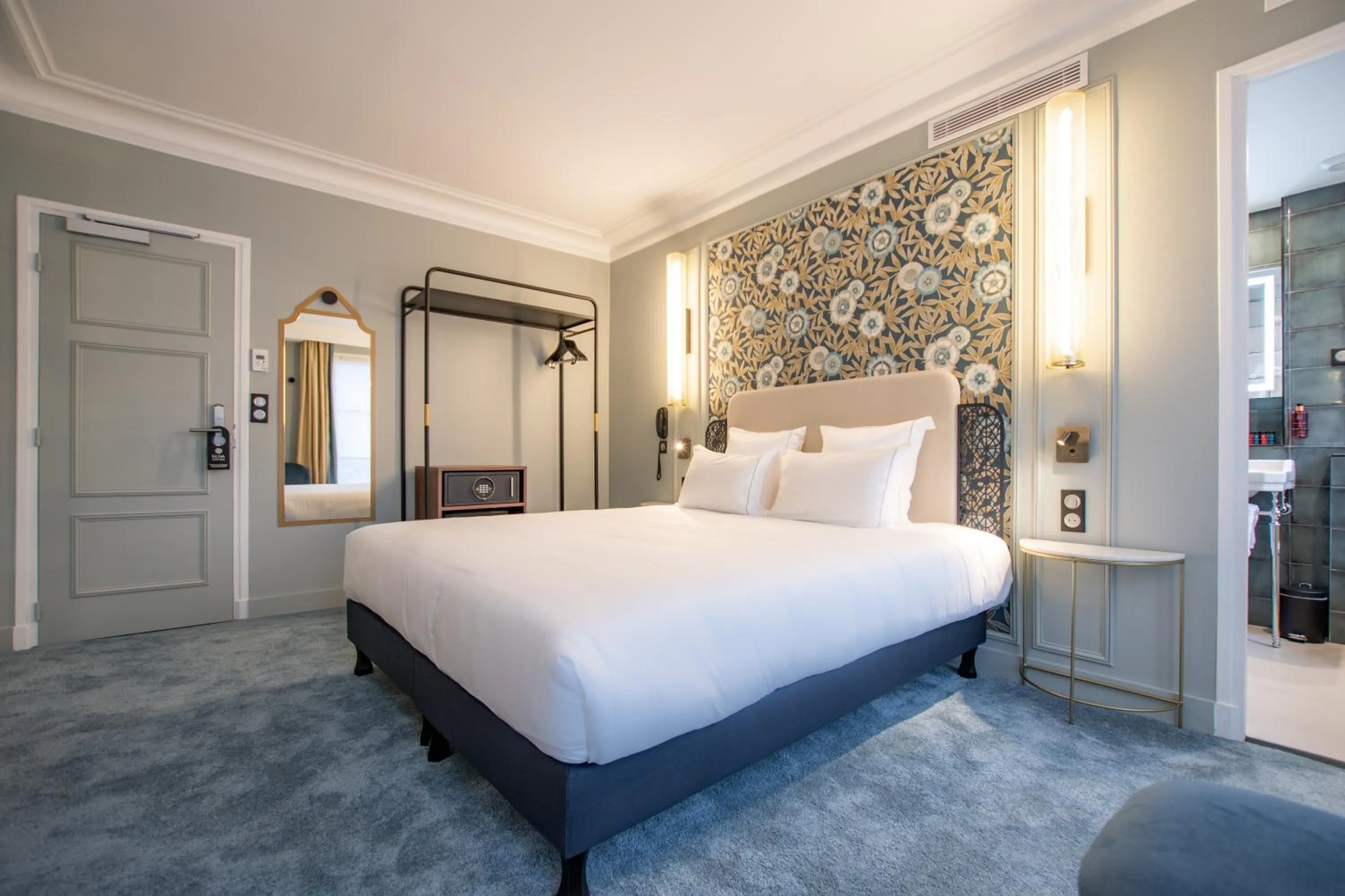 Bed in ELSA, Hôtel Paris