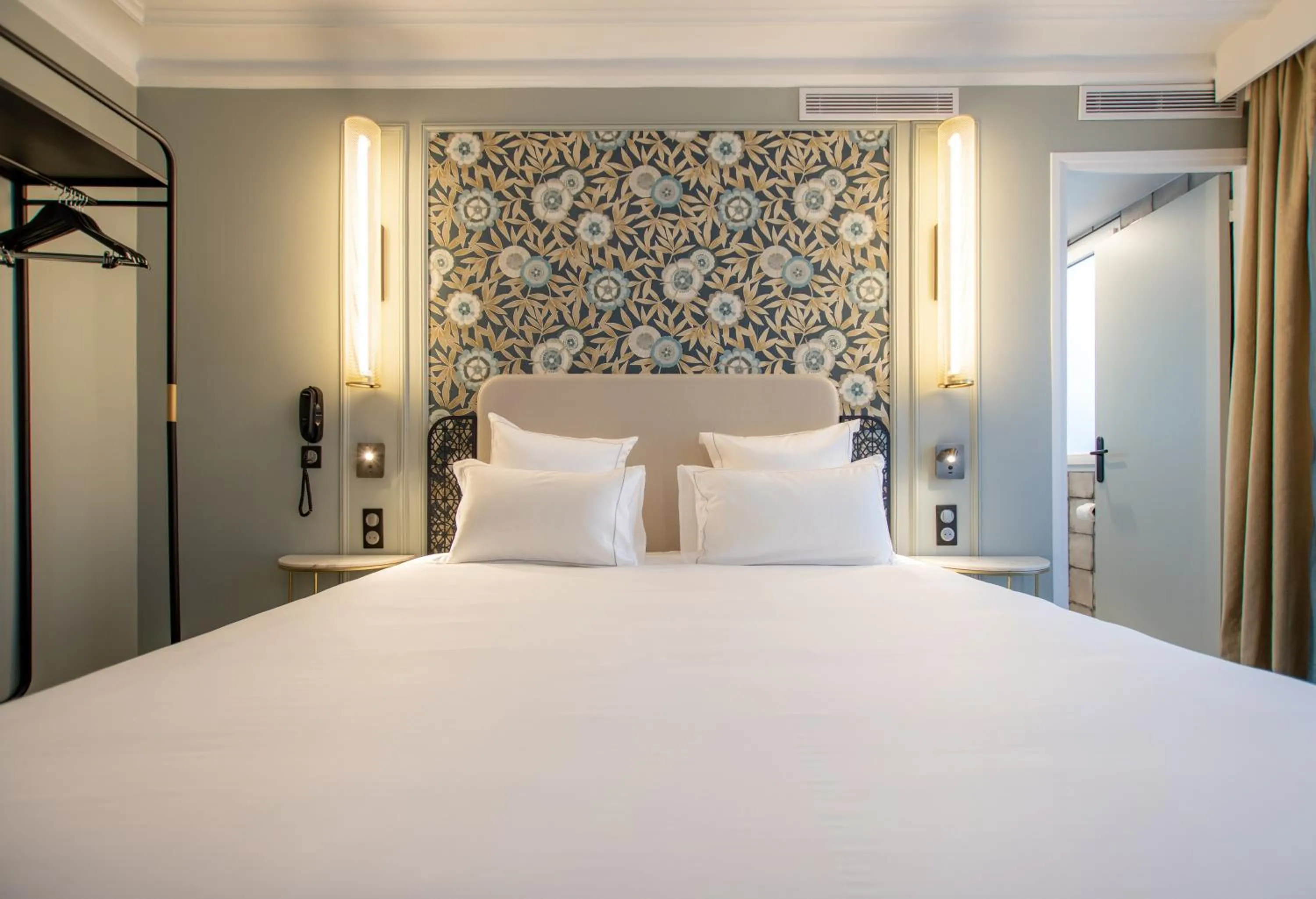 Bed in ELSA, Hôtel Paris