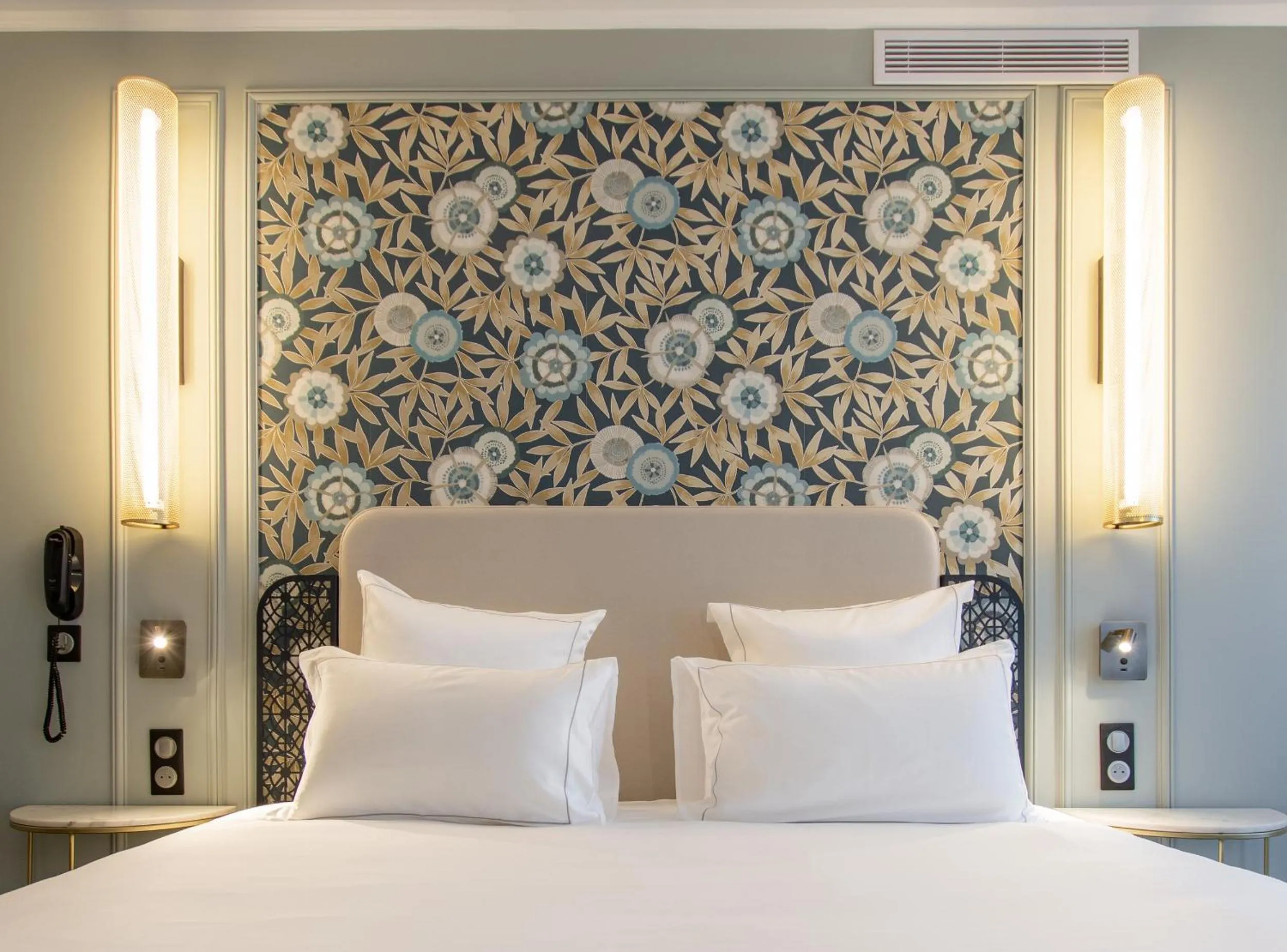 Bed in ELSA, Hôtel Paris