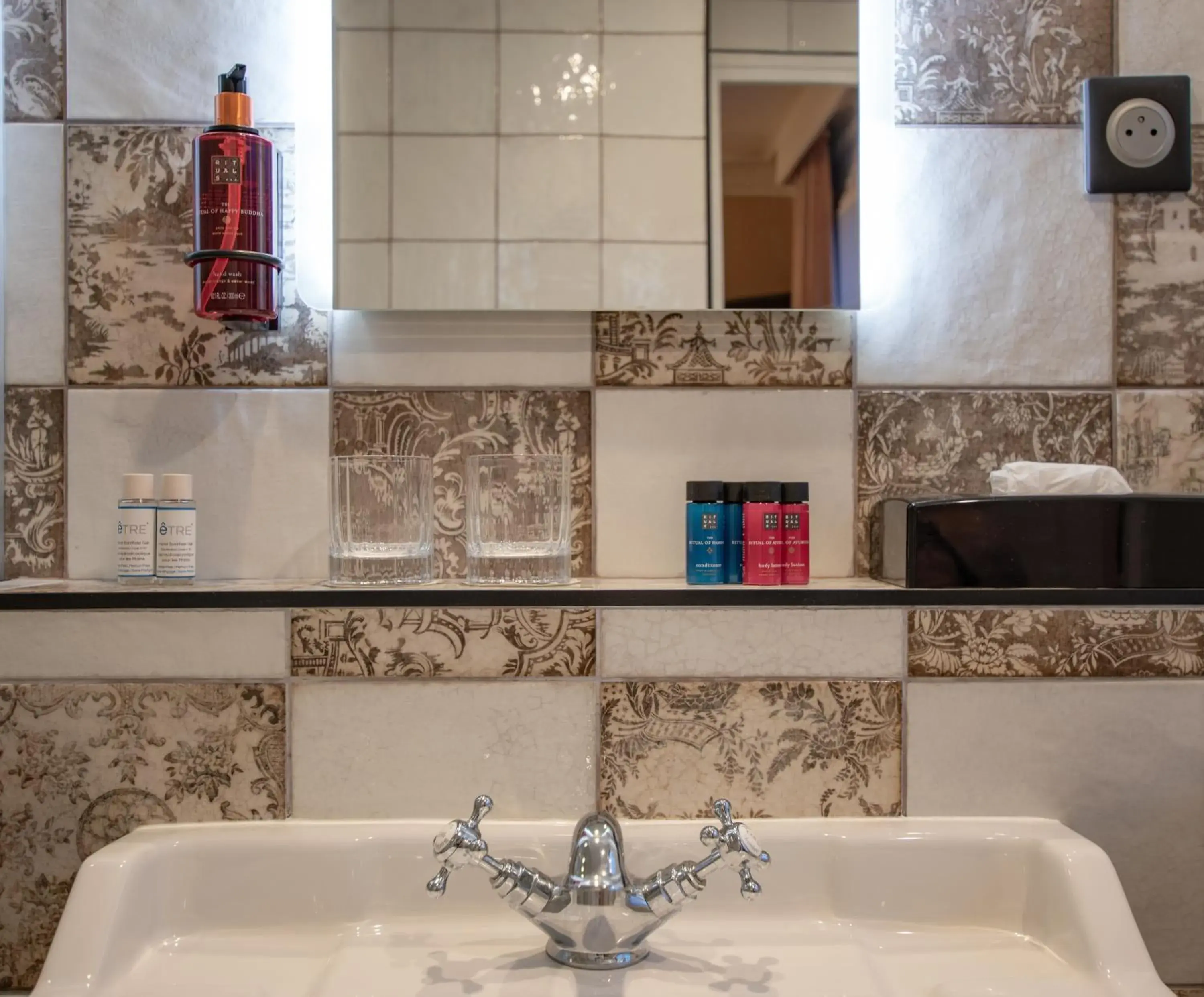 Superior Room in ELSA, Hôtel Paris Superior Room in ELSA, Hôtel Paris