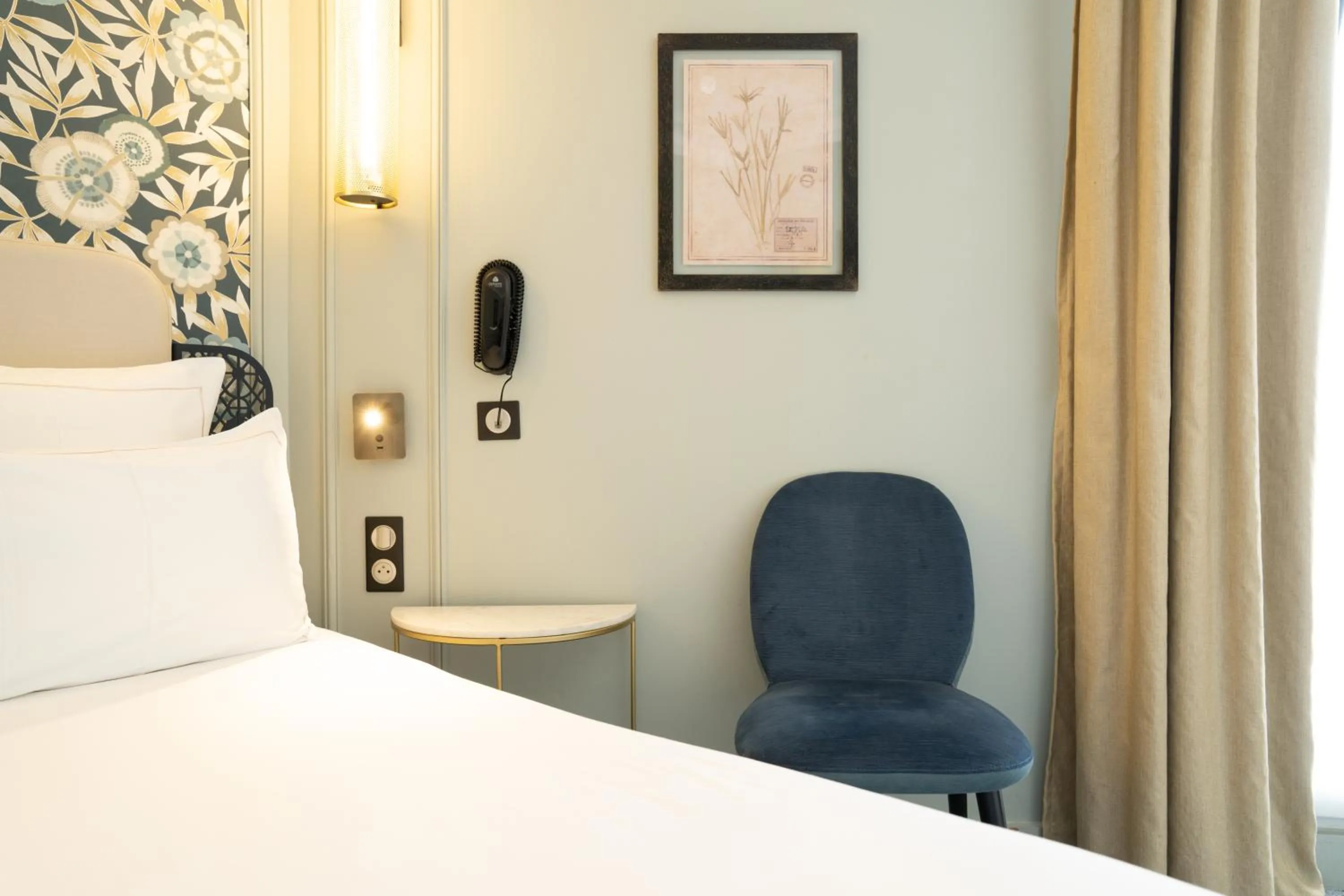 Bed in ELSA, Hôtel Paris