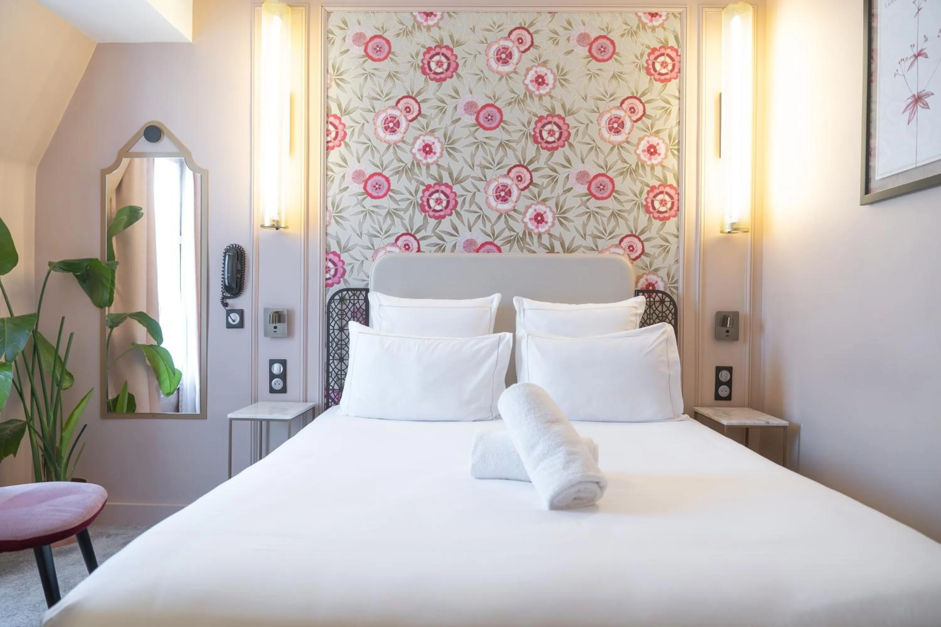 Bed in ELSA, Hôtel Paris