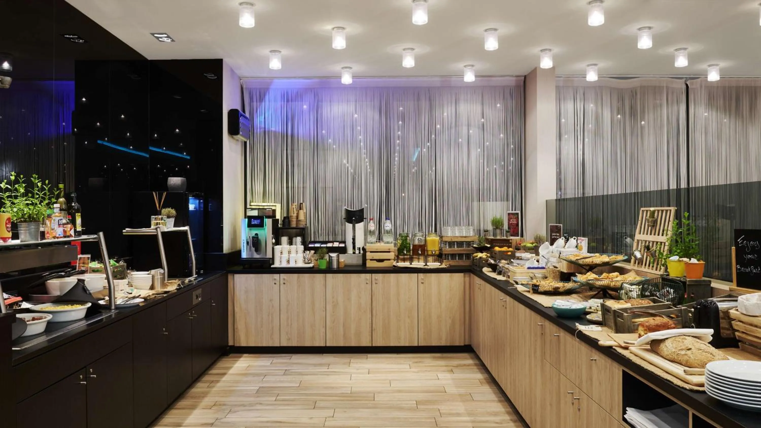 Restaurant/places to eat in Park Inn by Radisson Liege Airport