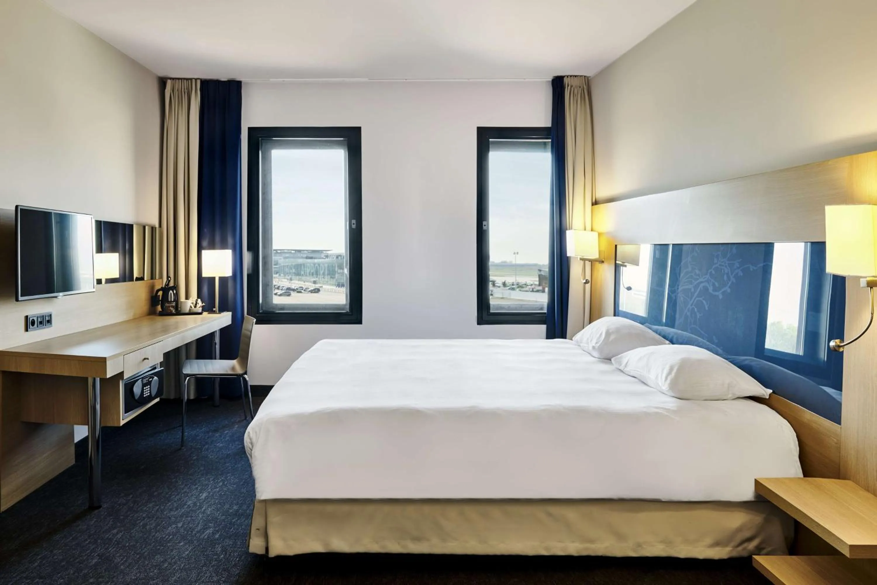 Bedroom, Bed in Park Inn by Radisson Liege Airport
