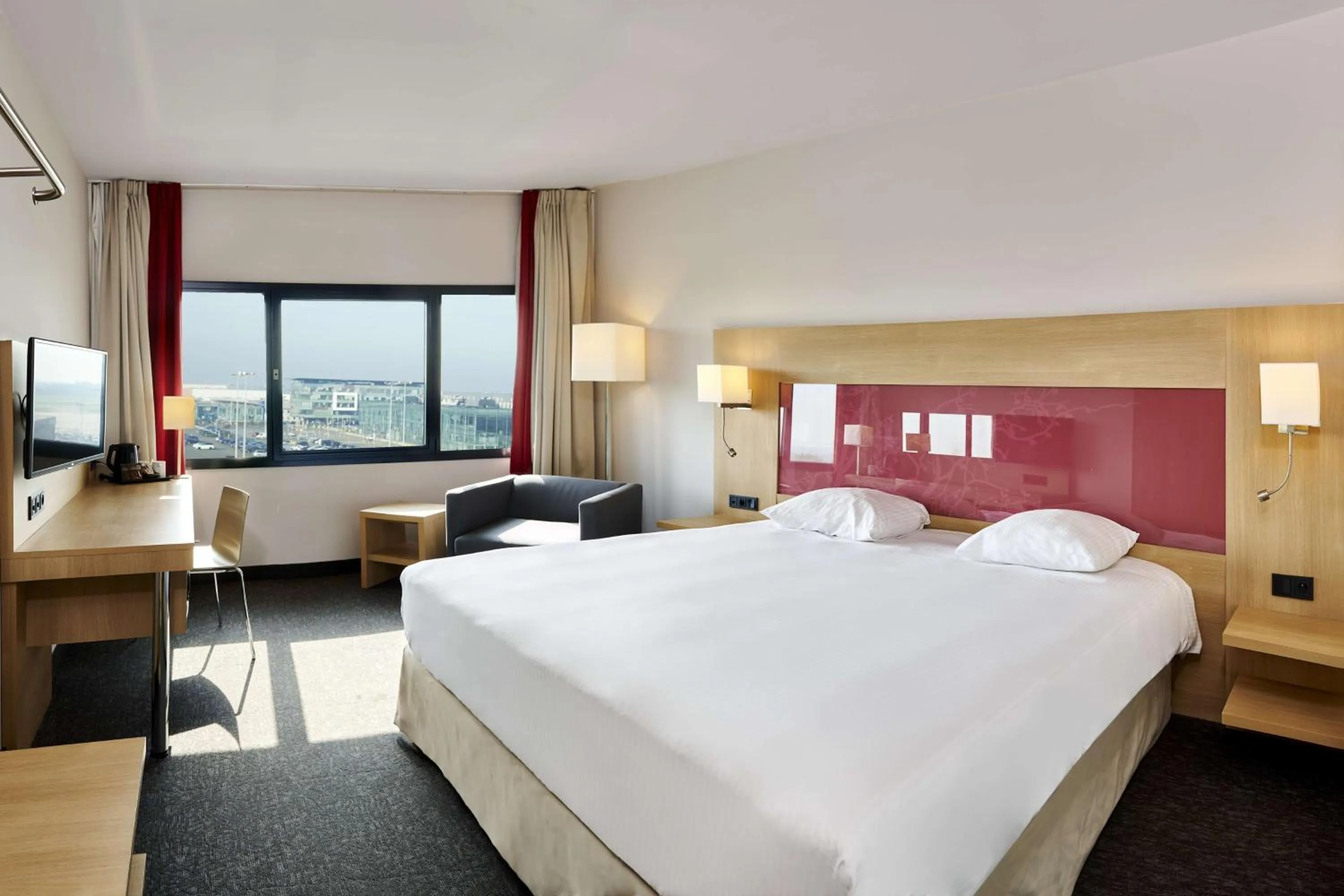 Bedroom, Bed in Park Inn by Radisson Liege Airport