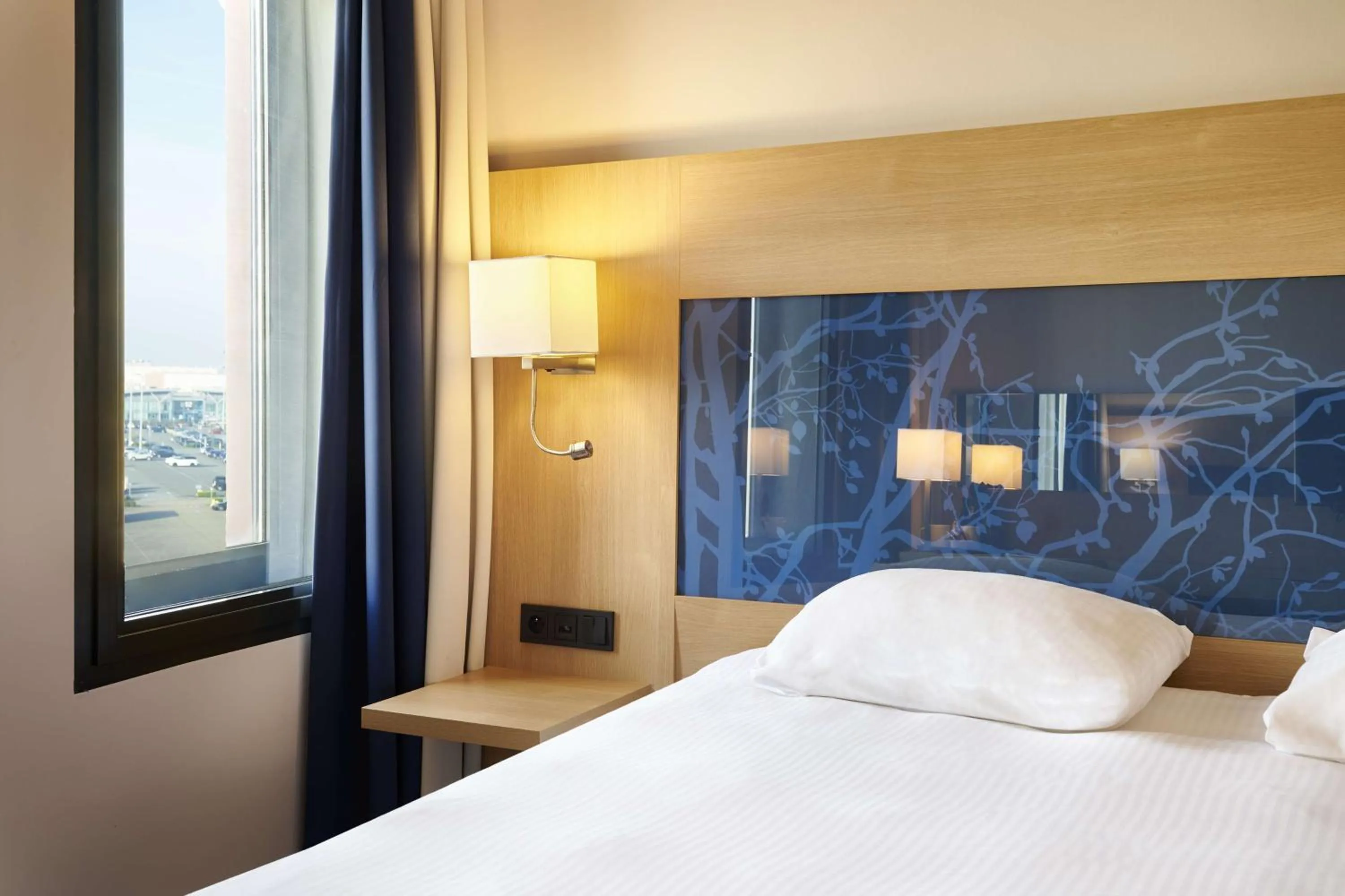 Bedroom, Bed in Park Inn by Radisson Liege Airport