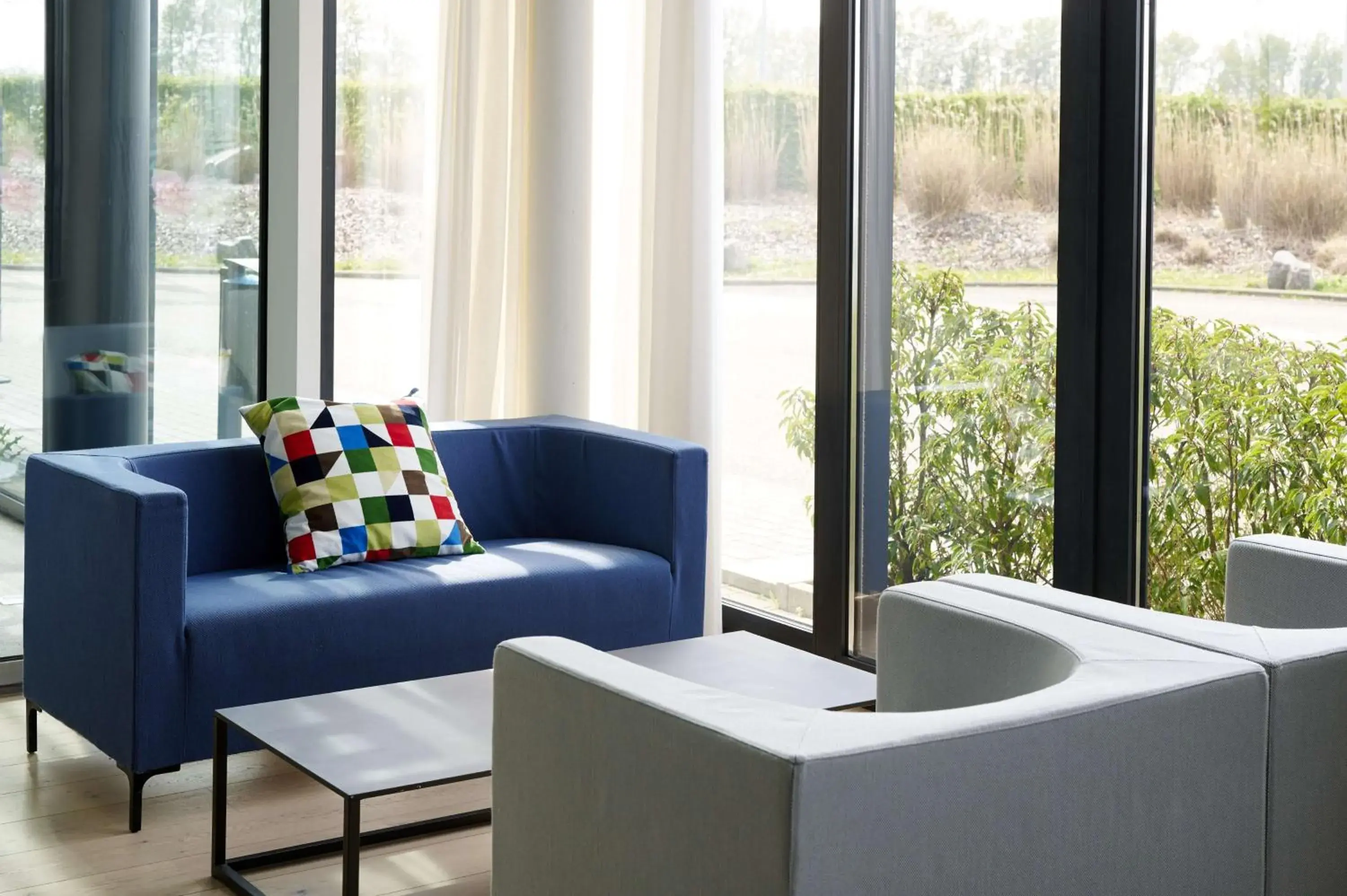 Lounge or bar in Park Inn by Radisson Liege Airport Lounge or bar in Park Inn by Radisson Liege Airport