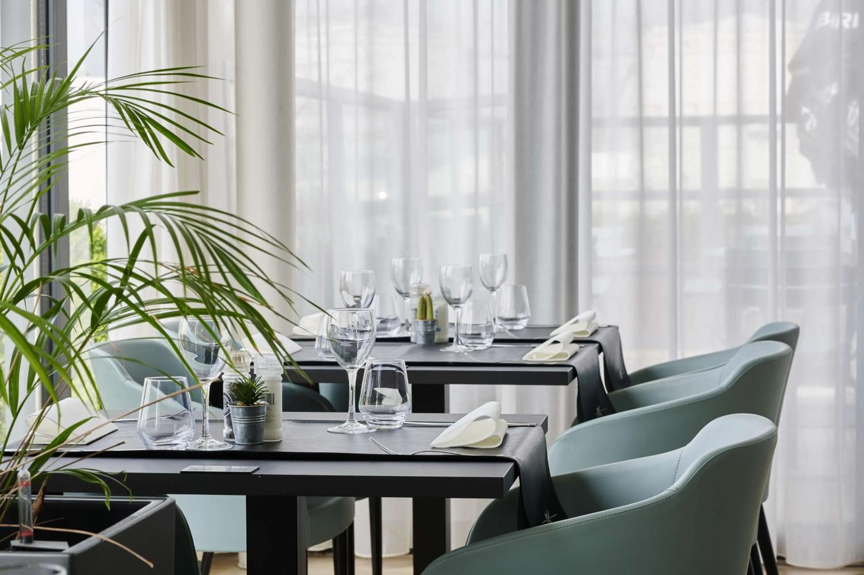 Restaurant/places to eat in Park Inn by Radisson Liege Airport