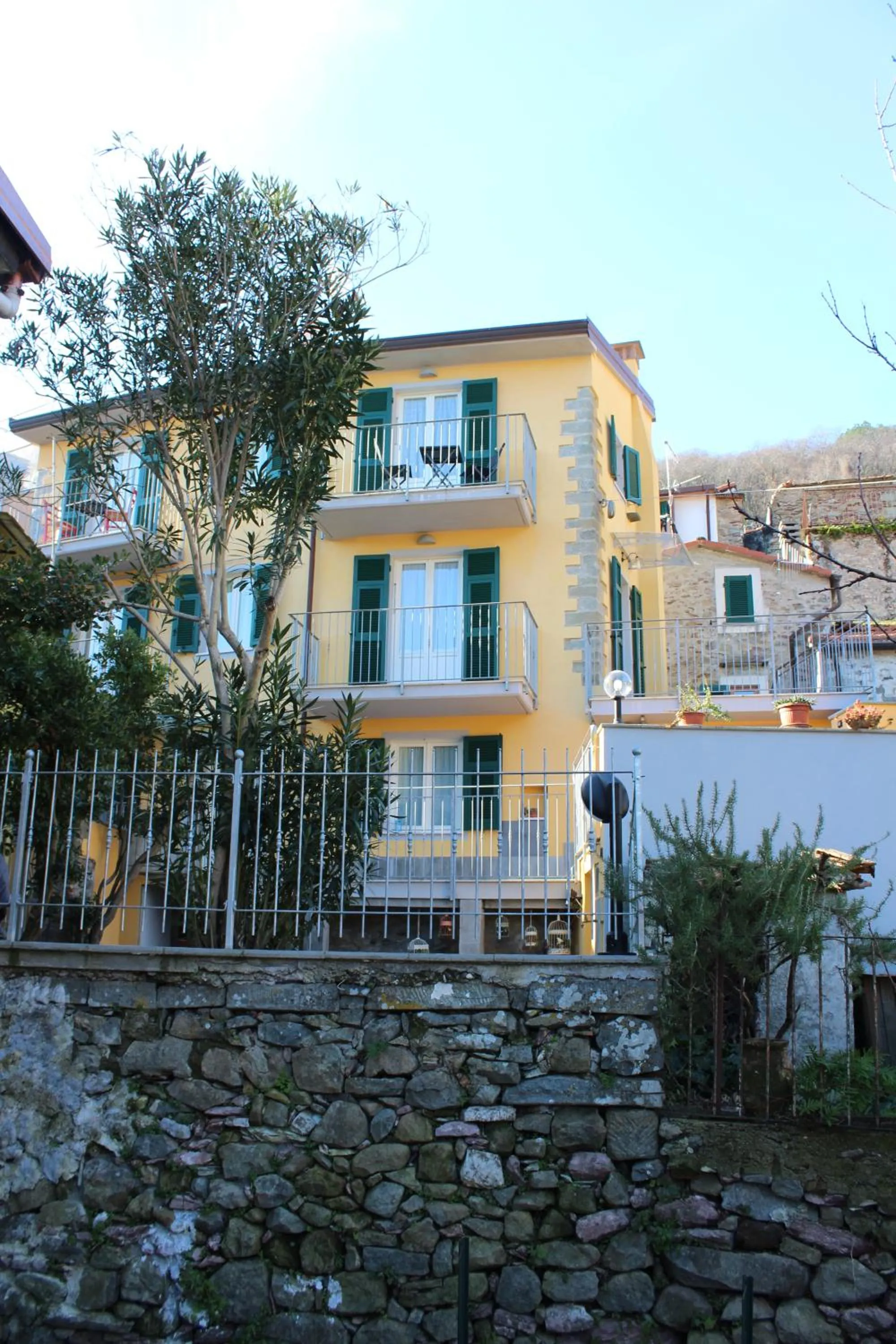 Property building in Pietra Di Mare